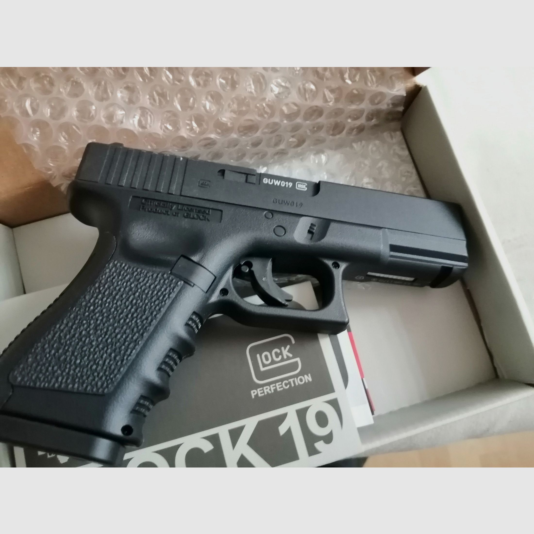 Clock 19 CO2 air pistol 4.5mm BB black+1500 Demmer BB+10 CO2 capsules