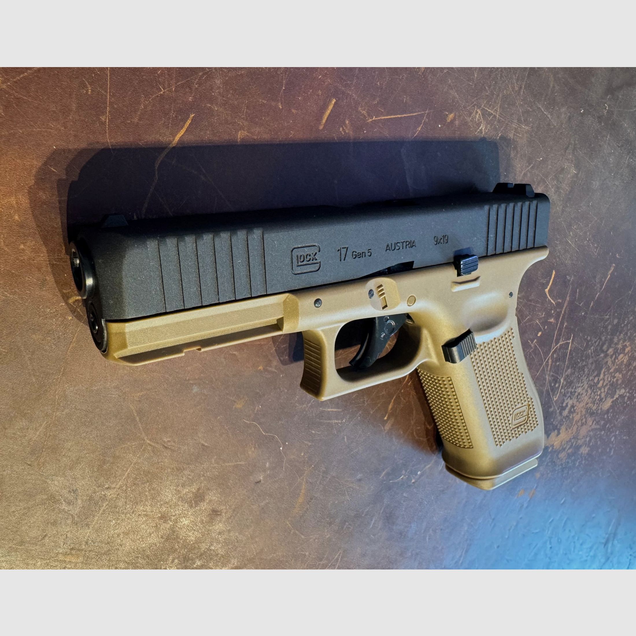 Glock 17 Gen5 Coyote Co2 pistol – 4.5 mm BB blowback