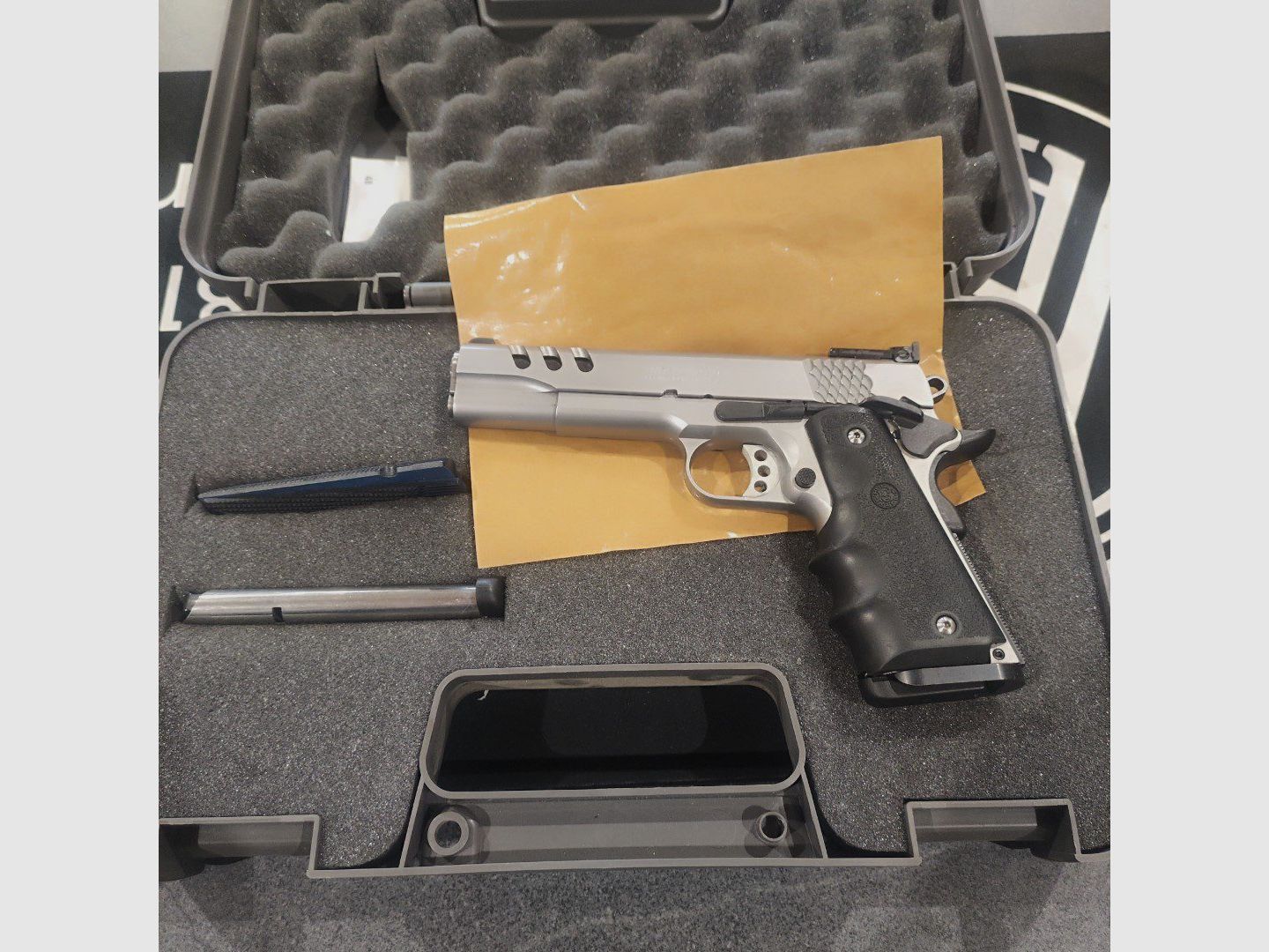 Pistolet SMITH & WESSON Performance Center SW1911 Custom Bleu cal.45 ACP occasion, image 2 sur 5