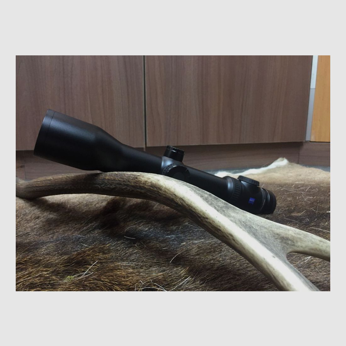 Zeiss Victory V8 1,8-14x50 M, con riel