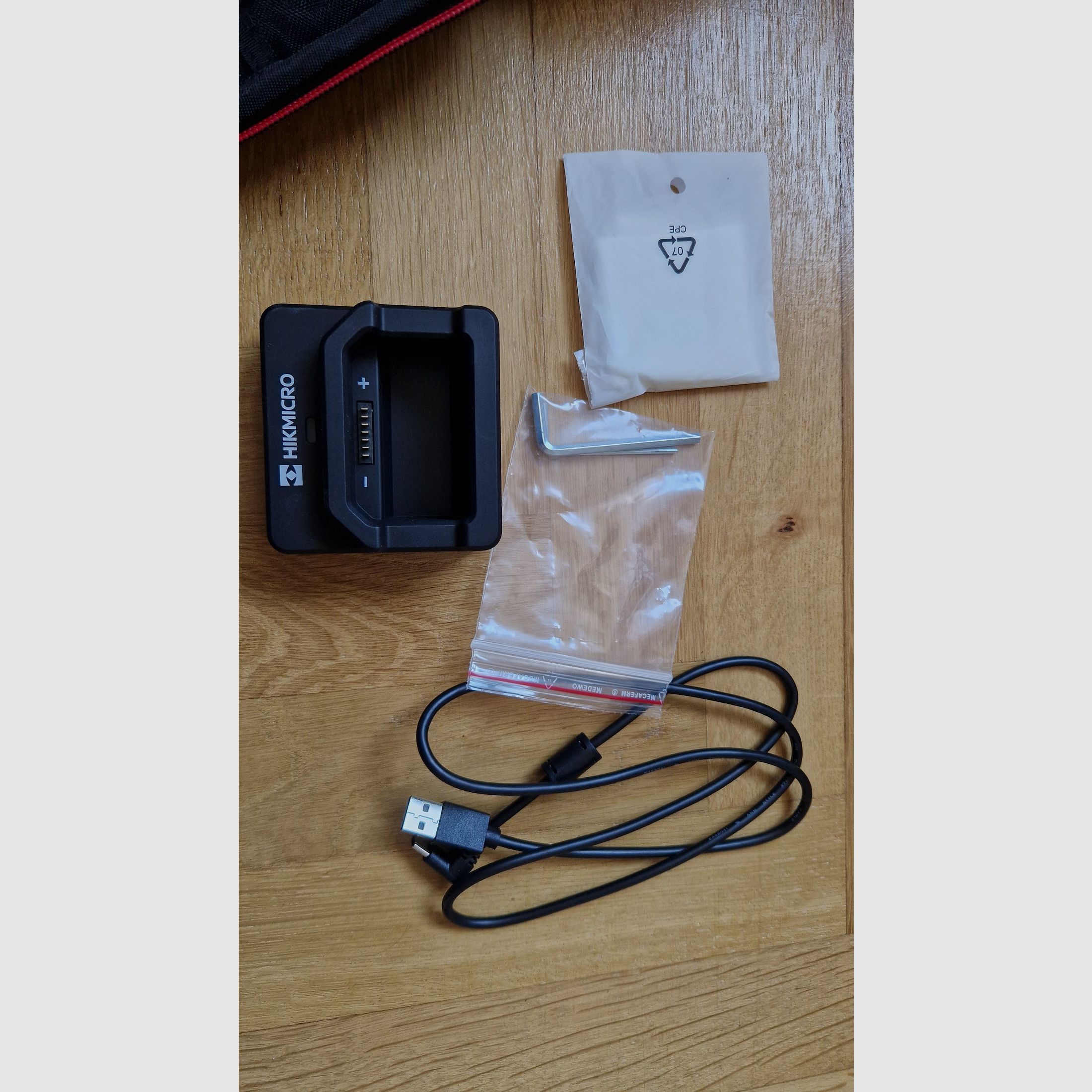 HIKMICRO TQ50CL 3.0 thermal imaging attachment and handheld device