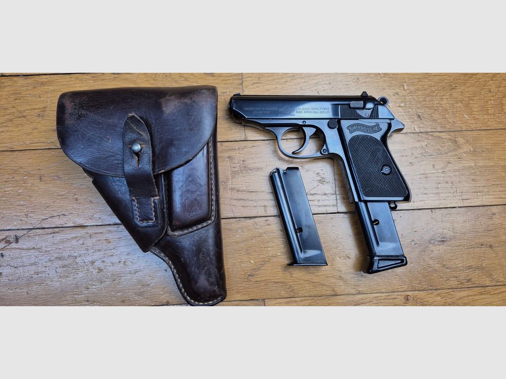 Sehr schöne und seltene Walther PPK von Manurhin unter exklusiver Lizenz von Walther – Kaliber 22LR (sehr selten) – Wunderschöne Brünierung – Wahrscheinlich Polizeitrainingswaffe – 2 Magazine mit 10 Schuss, davon eines mit Fingerverlängerung – Entspannungs-Sicherung – Spiegel-Lauf – Etui mit Aufdruck der bayerischen Polizei – Riemenring – Zustand nahezu neu! TBE+++, Bild 2 von 30