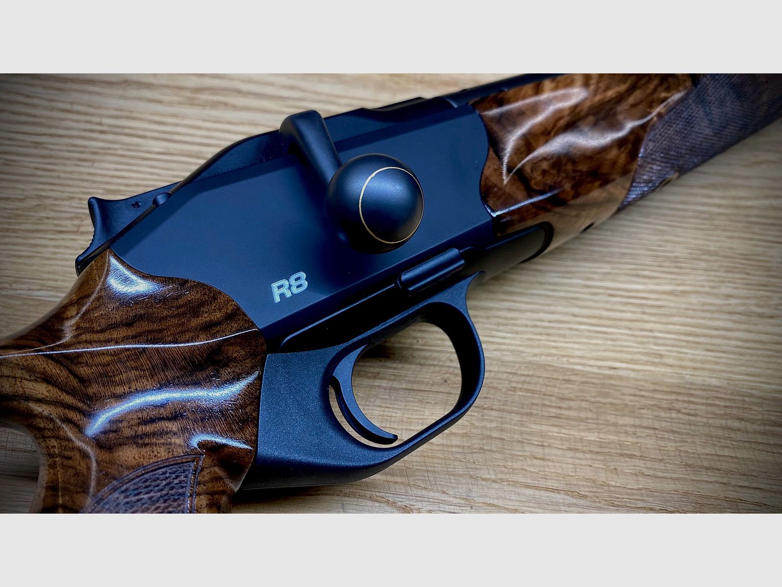Blaser R8 Success / Holzklasse 10 / Kaliber u. Lauflänge nach Wahl / absolute TRAUMWAFFE