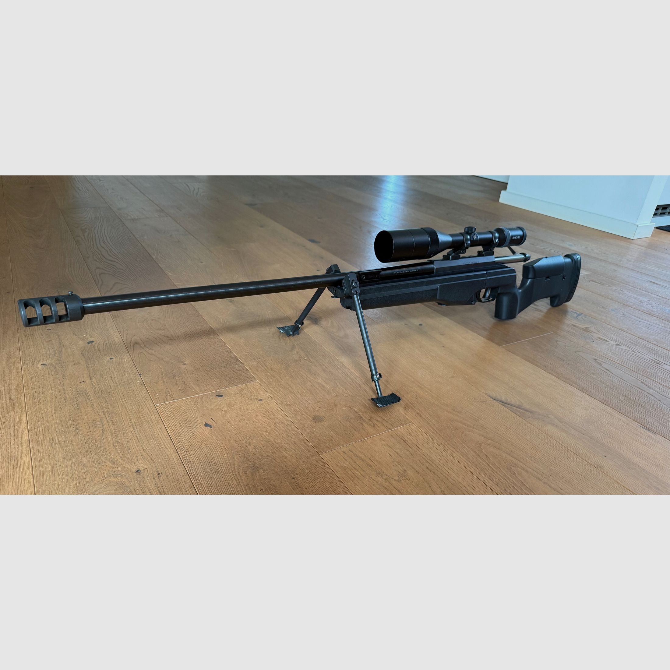 Sako TRG 42, Cal. 300 Win Magnum, negro. Swarovski Habicht, 4-16x50