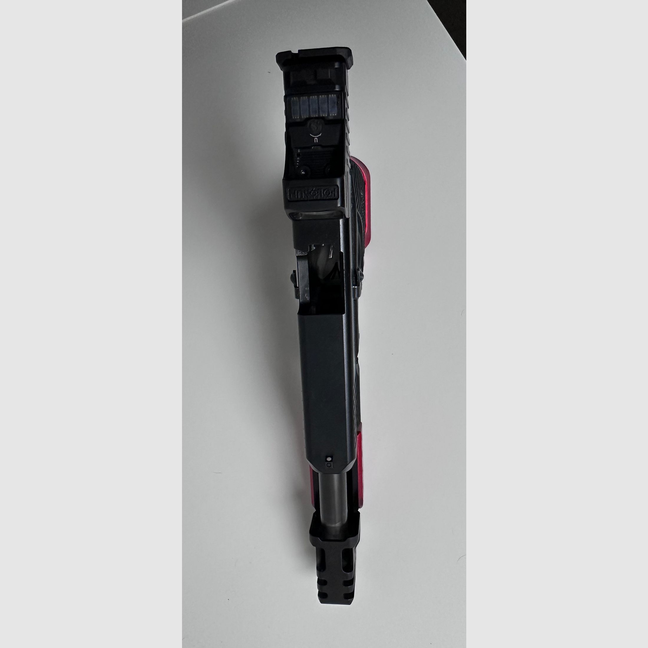 Glock 17 Gen5 MOS (01/2025), Strike Industries Comp, Holosun SCS-MOS-GR, Black Trident Holster, many extras, as good as new