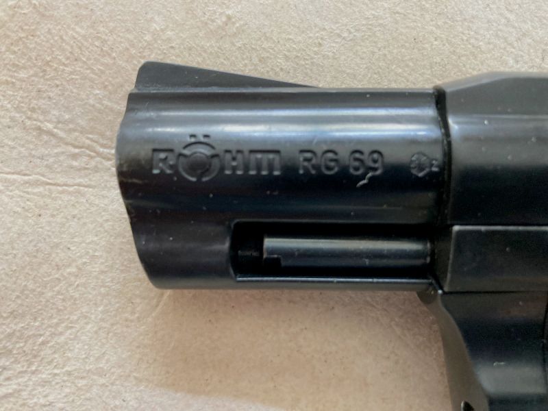 Röhm RG69 revolver a salve brunito (PTB 275) Rg 69 tamburo in acciaio con impugnature in legno Röhm Combat