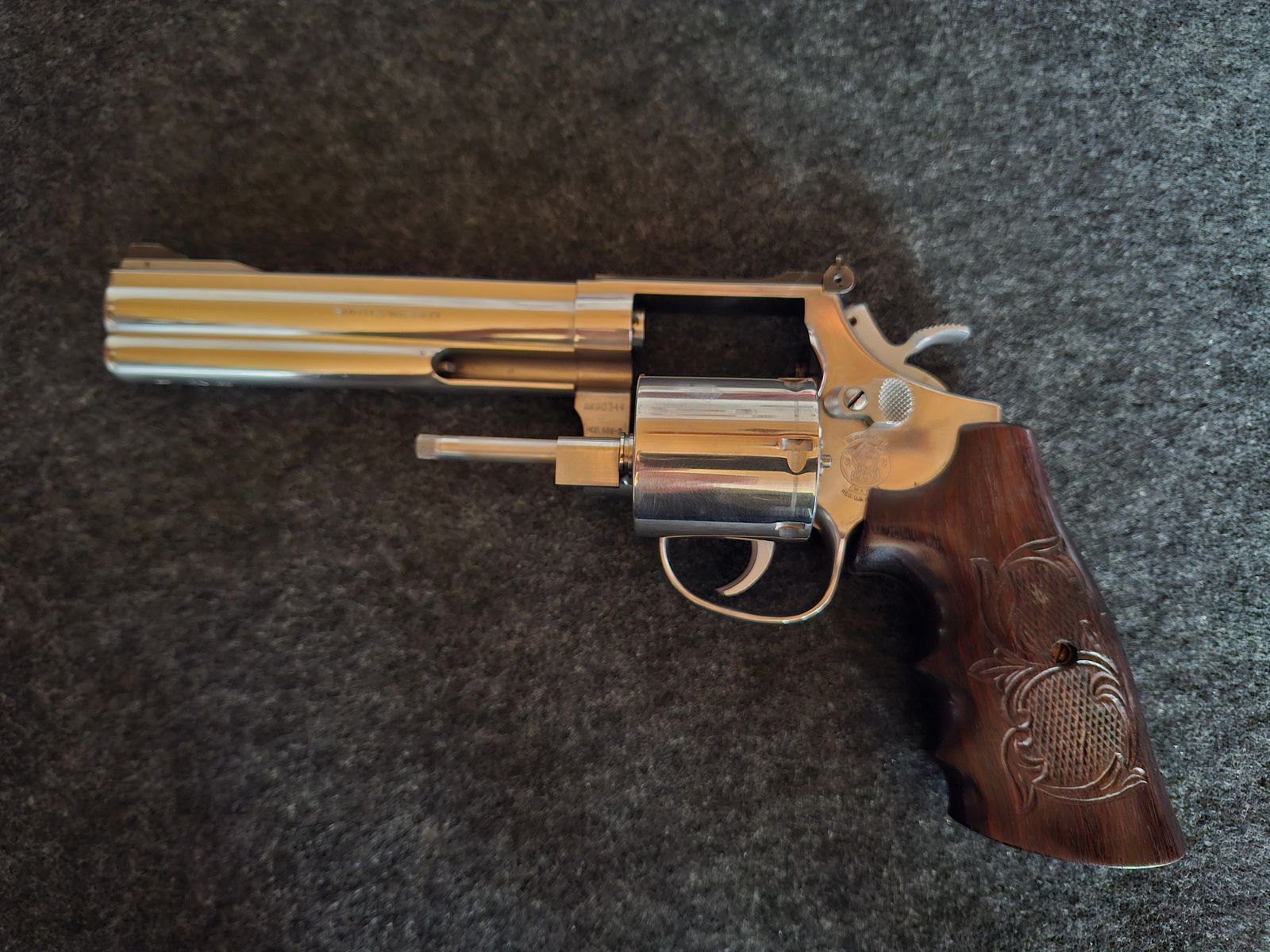 S&W 357 Eurotarget 93 "Limited Edition 1 of 500" barrel 6", non-fluted