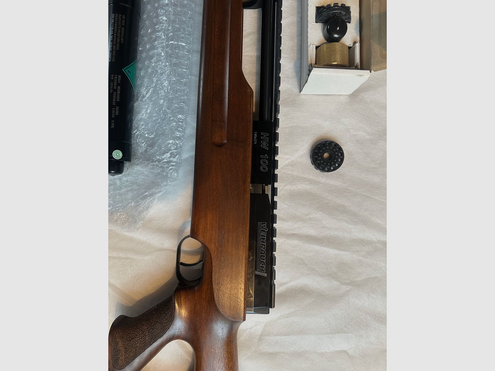 Weihrauch HW 100 T, mit SD, 3 neue Kartuschen, WBK-pflichtig, neuwertig 