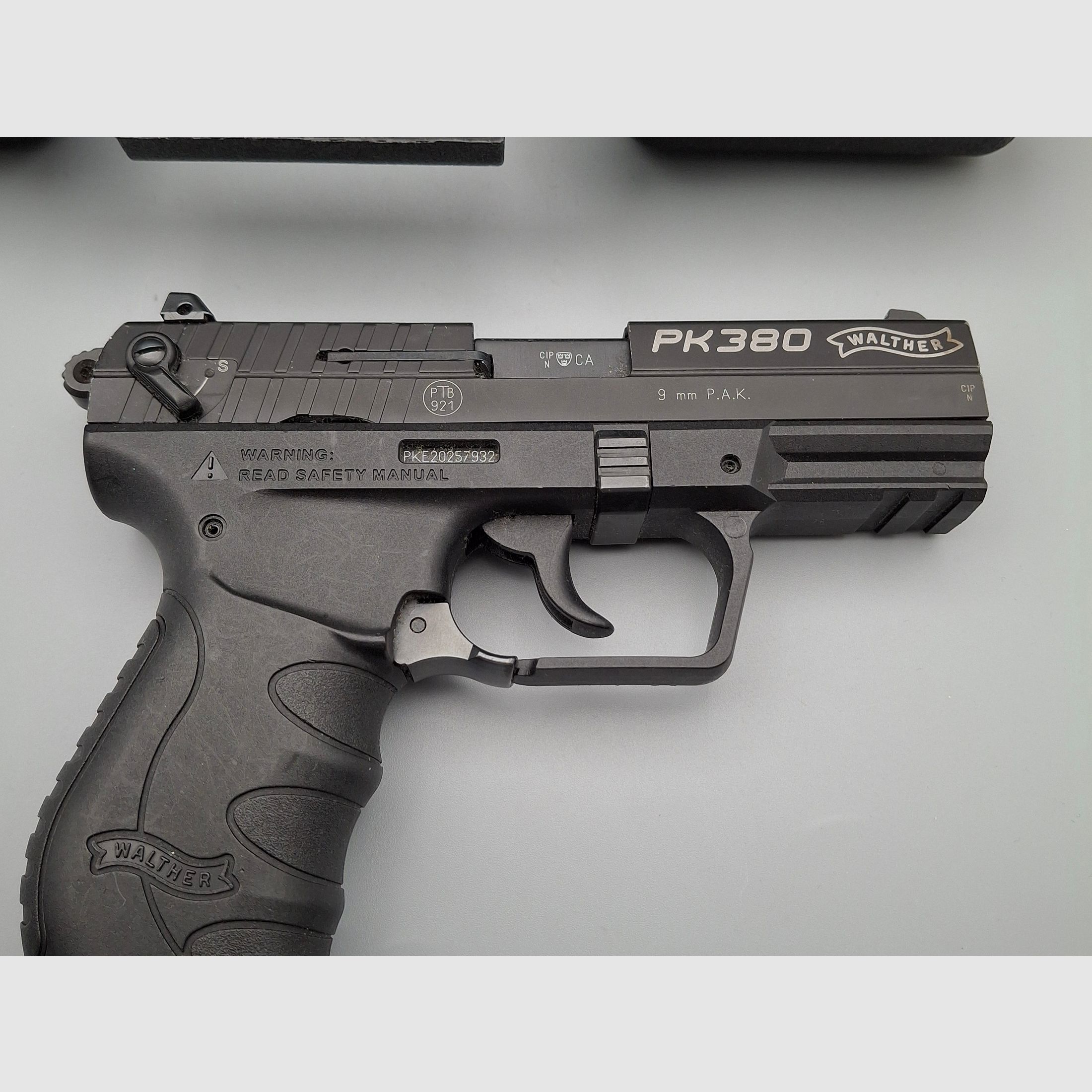 Biete eine Walther PK 380 PAK
