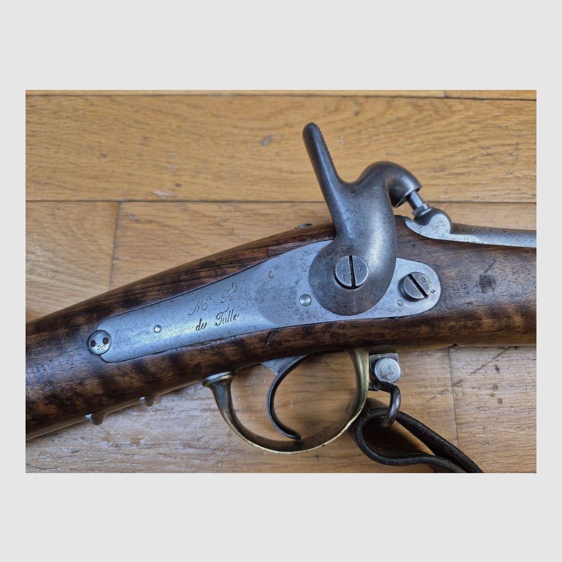 Rare fusil d&rsquo;infanterie de Marine Modèle 1842 T (pas T bis) – Manufacture Royale de Tulle 1847 – Modifié rayures et réparé à Tulle en 1861 – Macaron bien lisible et arme homogène – Magnifique bois avec beaux poinçons – Bon canon et état mécanique – TBE+, image 1 sur 43
