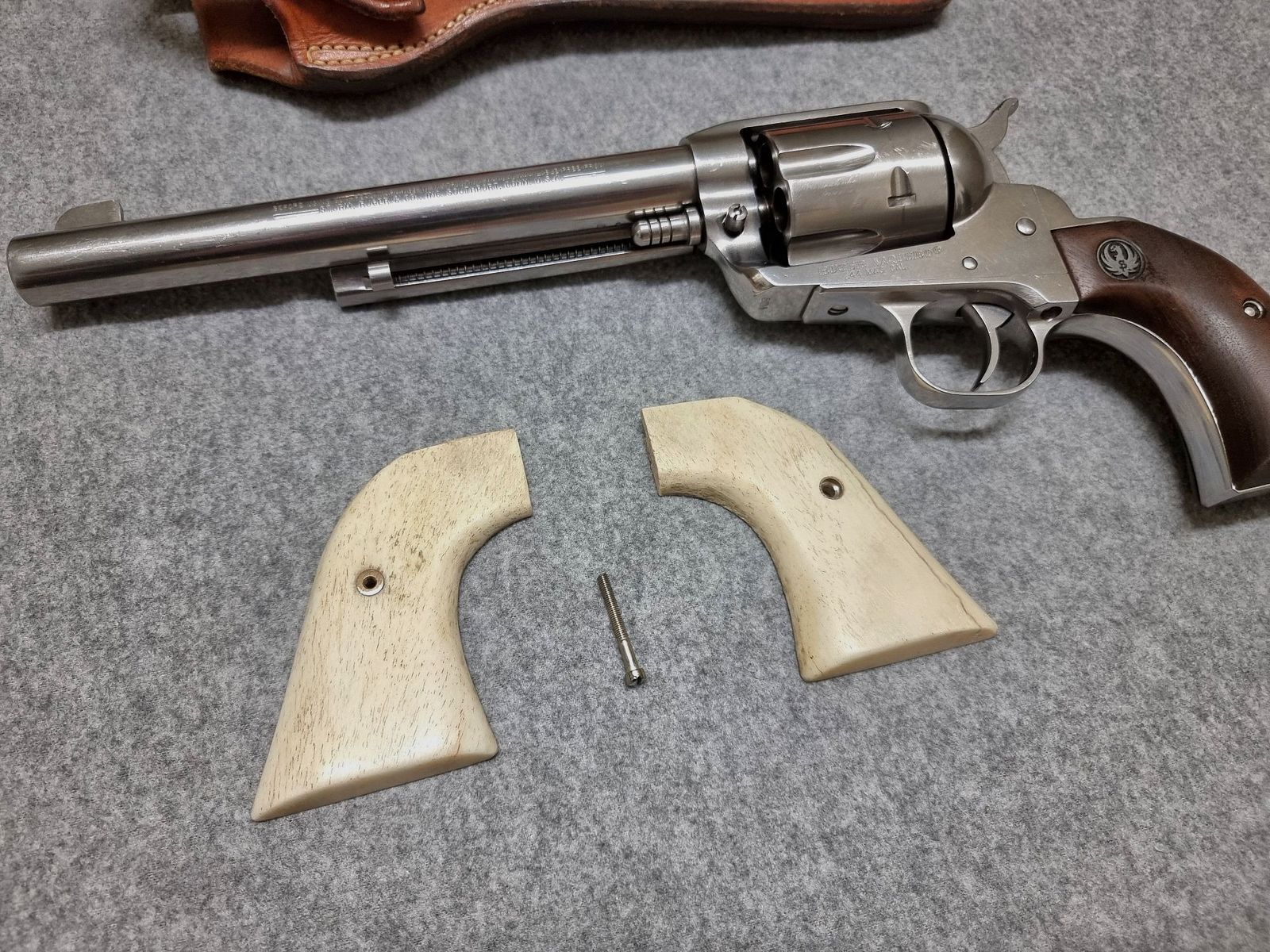 Ruger Vaquero / Blackhawk Poignées en os de girafe - Revolver - Pièce unique - Fait main