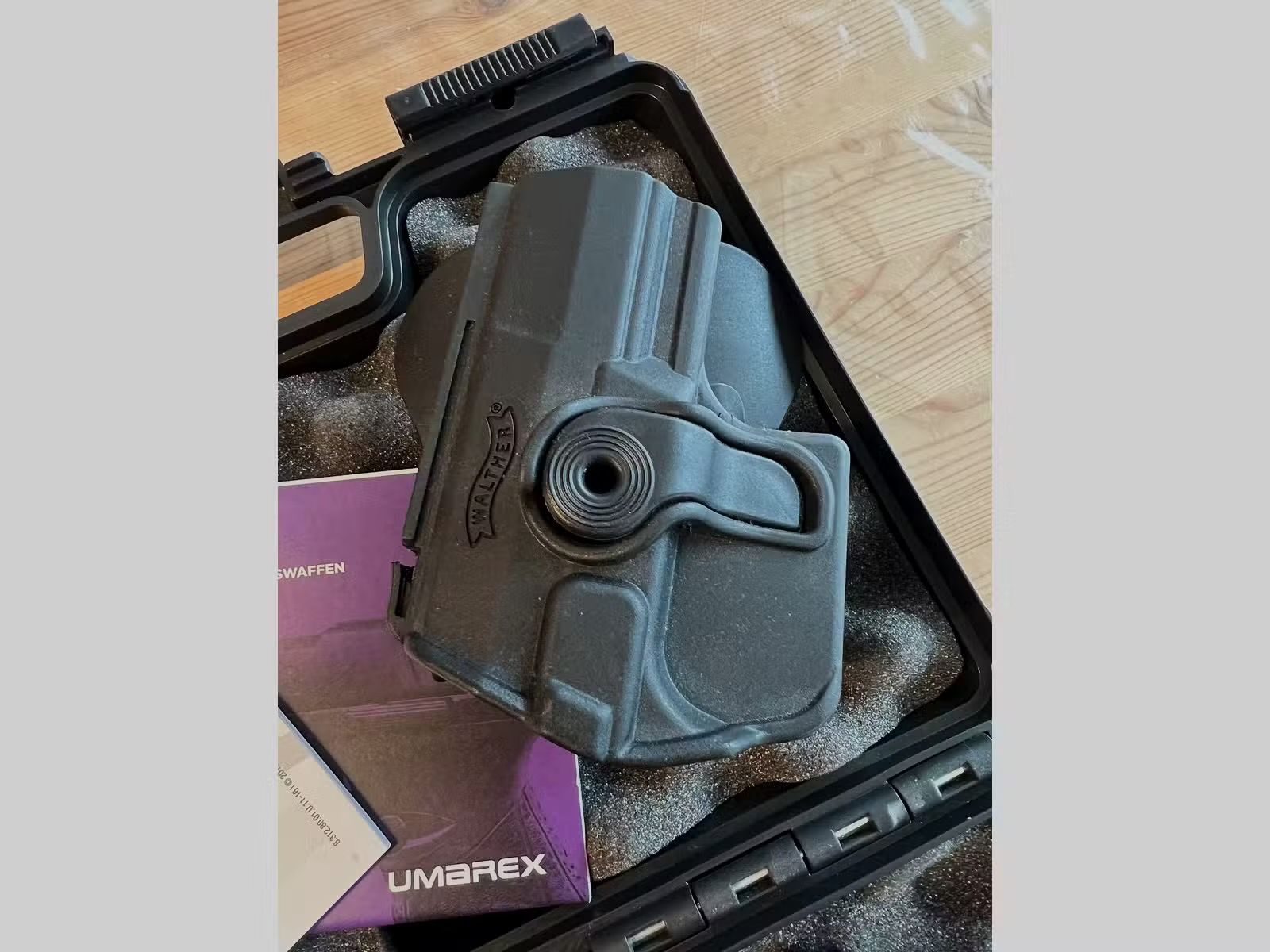 Walther P99 Schreckschusspistole 9 mm P.A.K. Schwarz inklusive original Walther P99 Holster - wie NEU