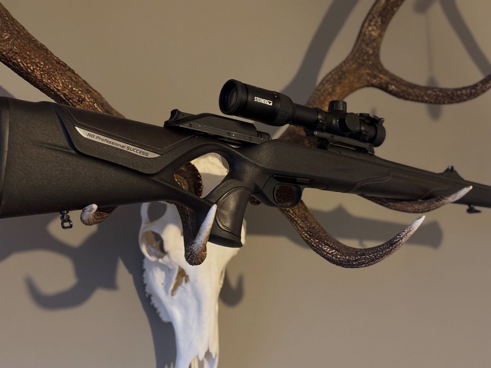 Blaser R8 leren kolf / linkshandig in kaliber 30/06