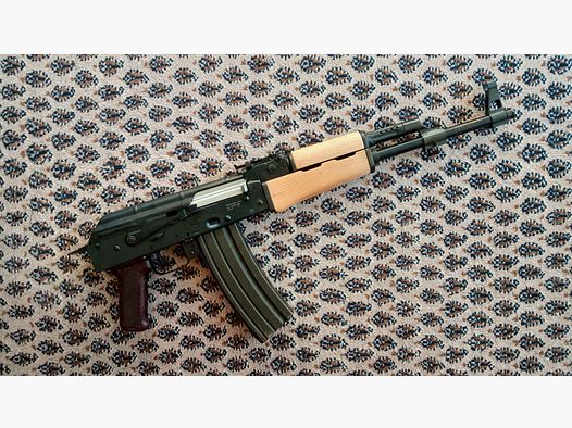 Originele AK47 (niet AKM!) onder houten handbescherming van beukenhout / Aangepast voor GSG Cybergun Co2 AK47 (China-Yunker)