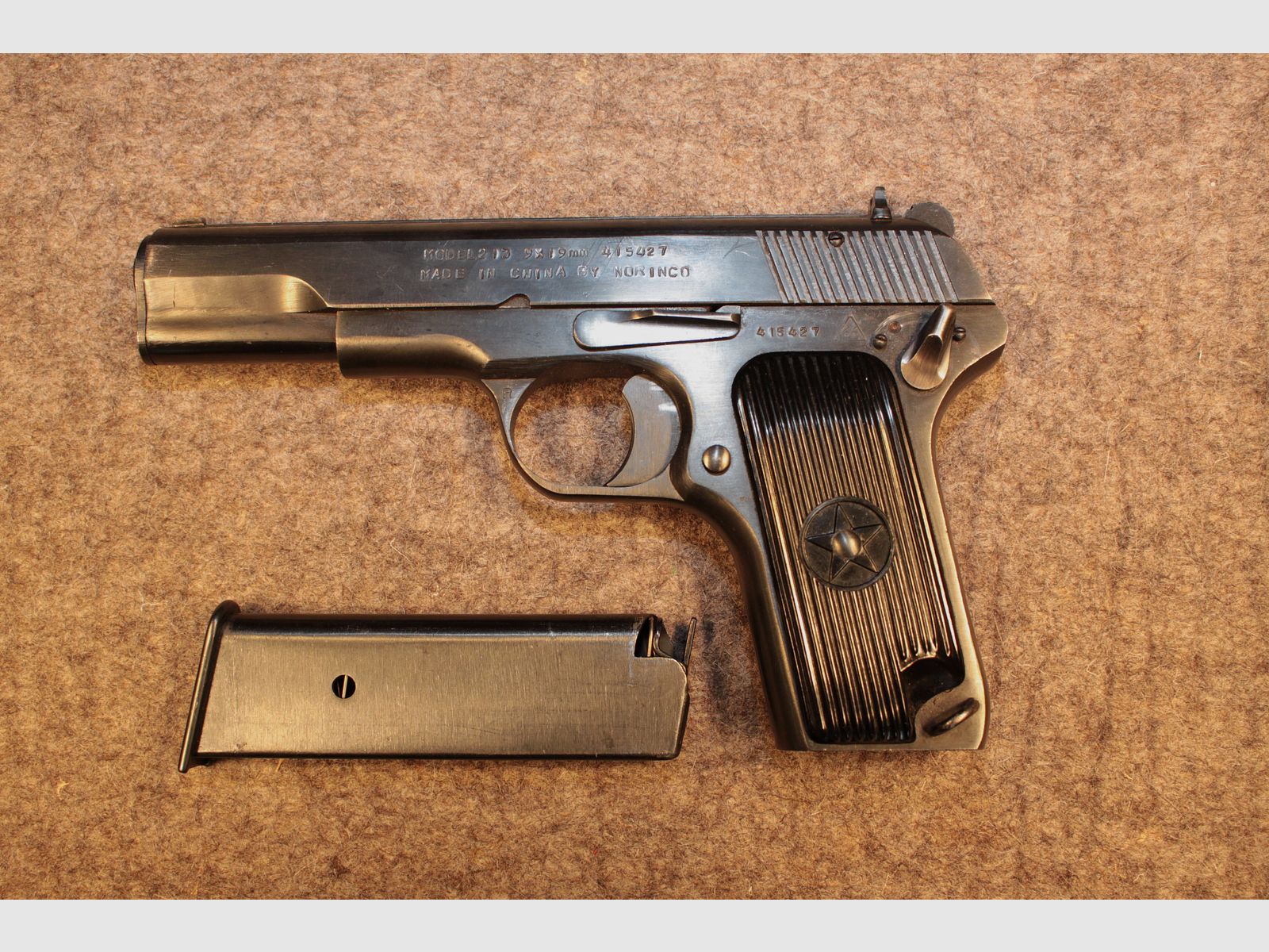 Pistola Tokarev cinese in calibro 9 mm Luger.