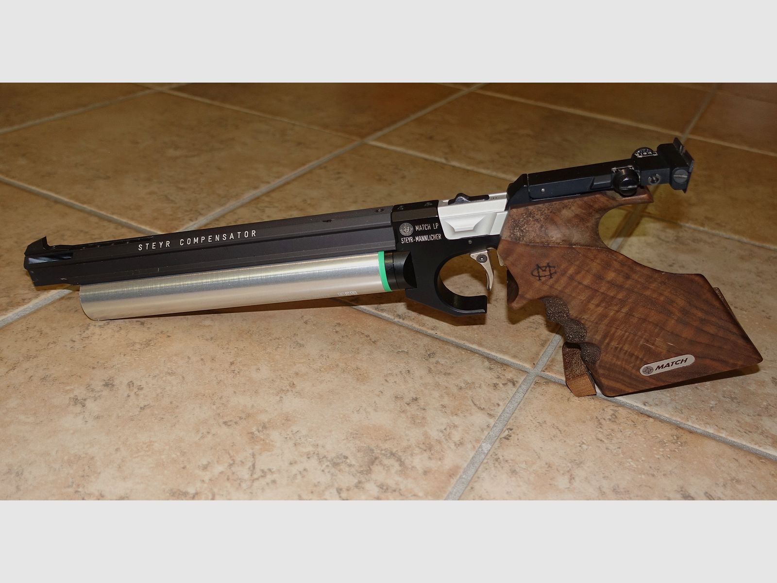 Steyr LP compressed air match pistol with new cartridge + accessories