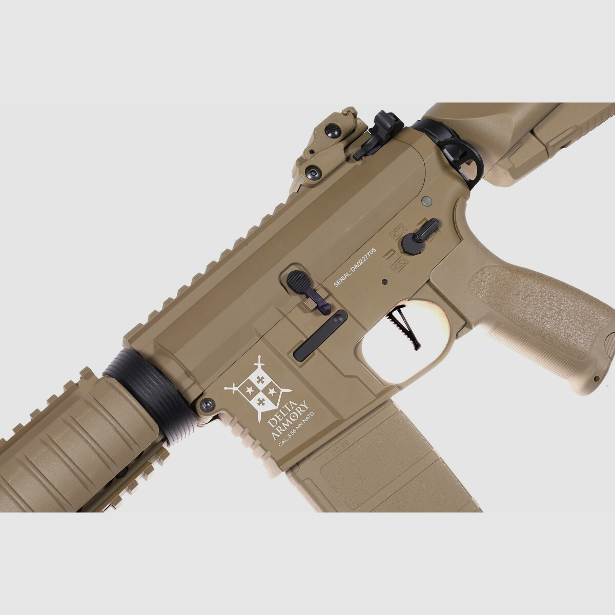 AR15 CQB-R ALPHA Metallo Completo Delta Armory Tan S-AEG Fucile Airsoft Libero da 18 Anni
