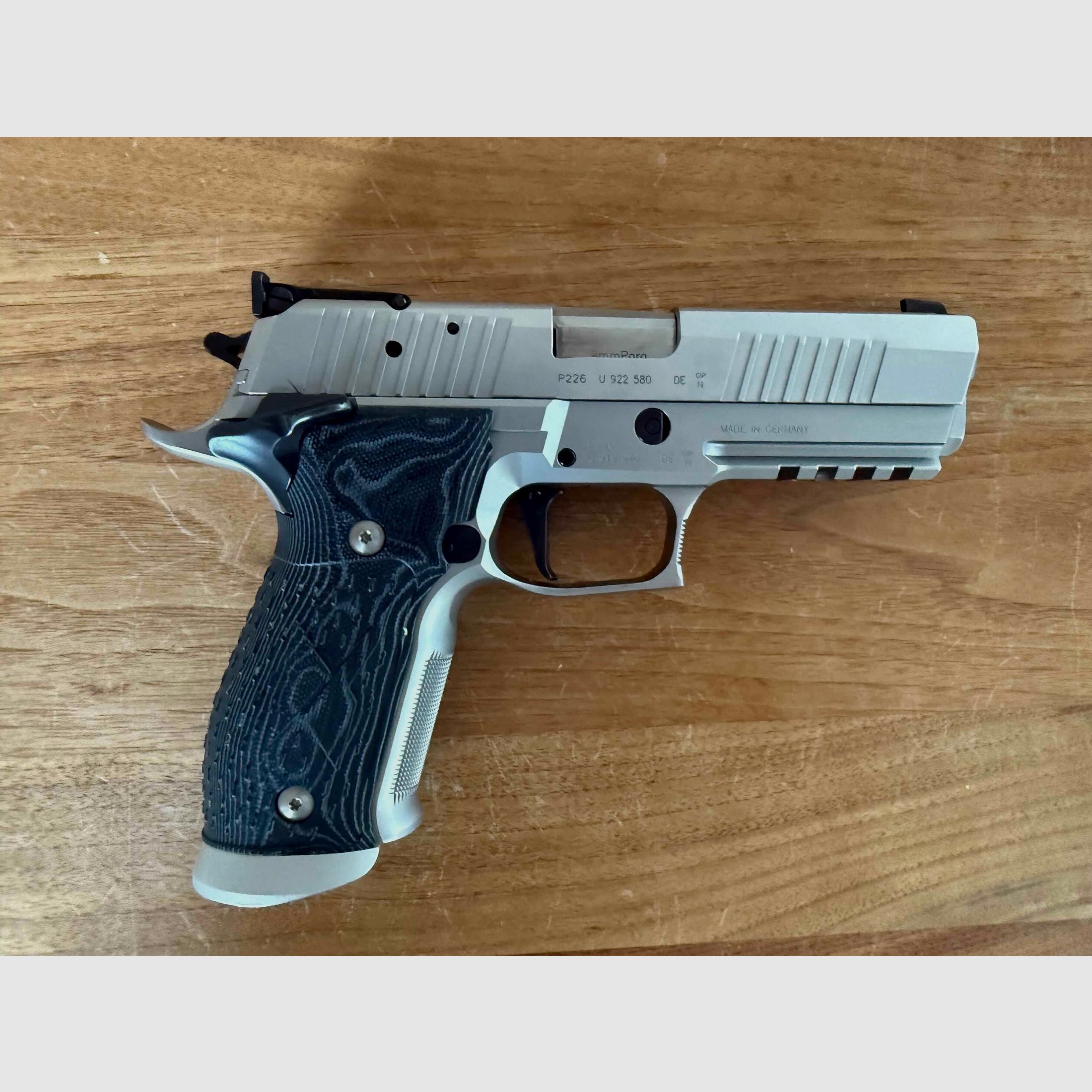 Sig Sauer X-Five Supermatch in .40 S&W mit 9 mm X-Short Wechselsystem