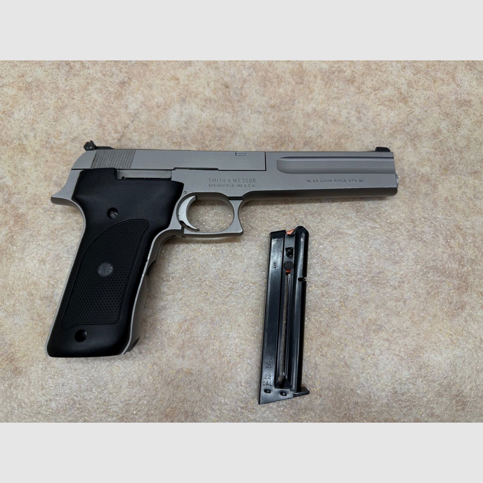Smith & Wesson 2206 (.22LR)