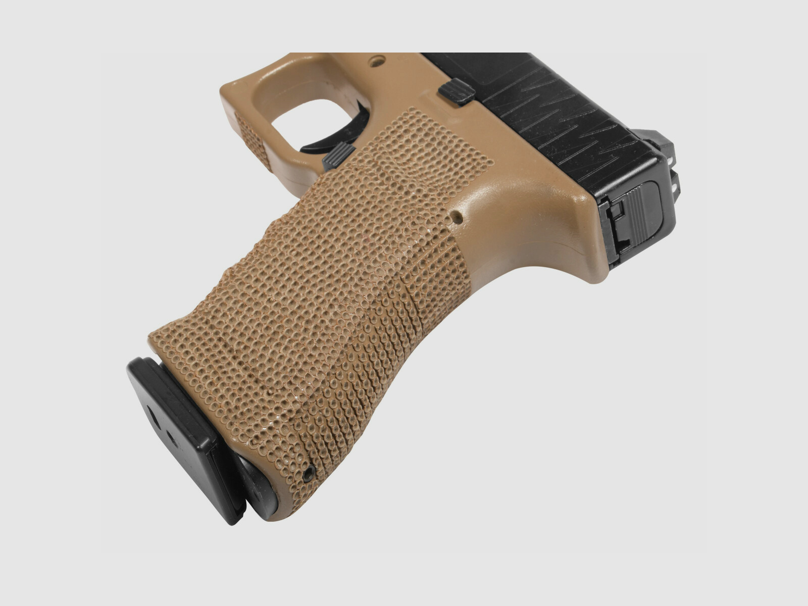 P05 GBB Airsoft Pistole in Tan | Delta Armory