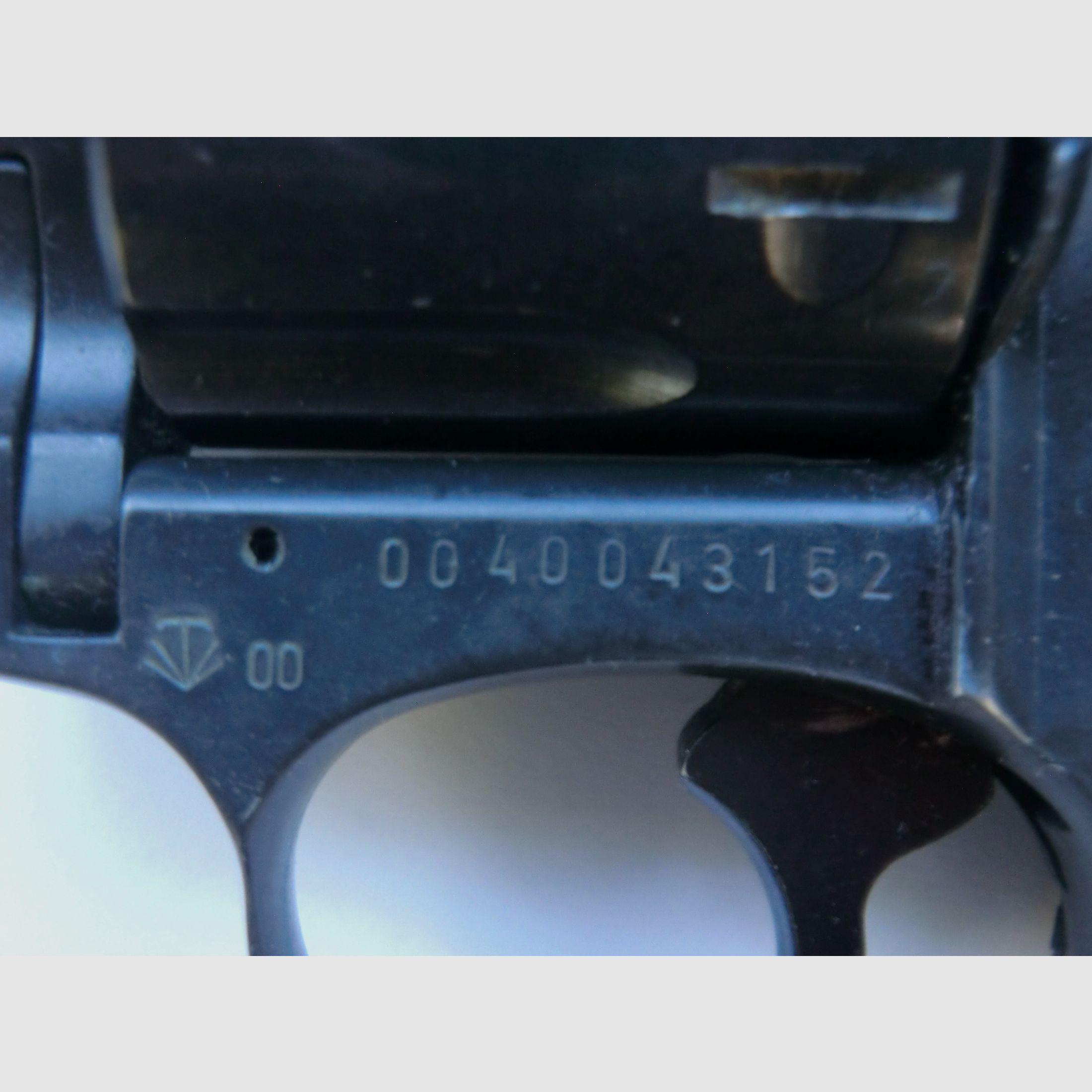 LUGER R94 Revolver 9mm K.  6-Schuss PTB: 698,  Beschuss: 00,  teils zerlegt, aber mit Teilen