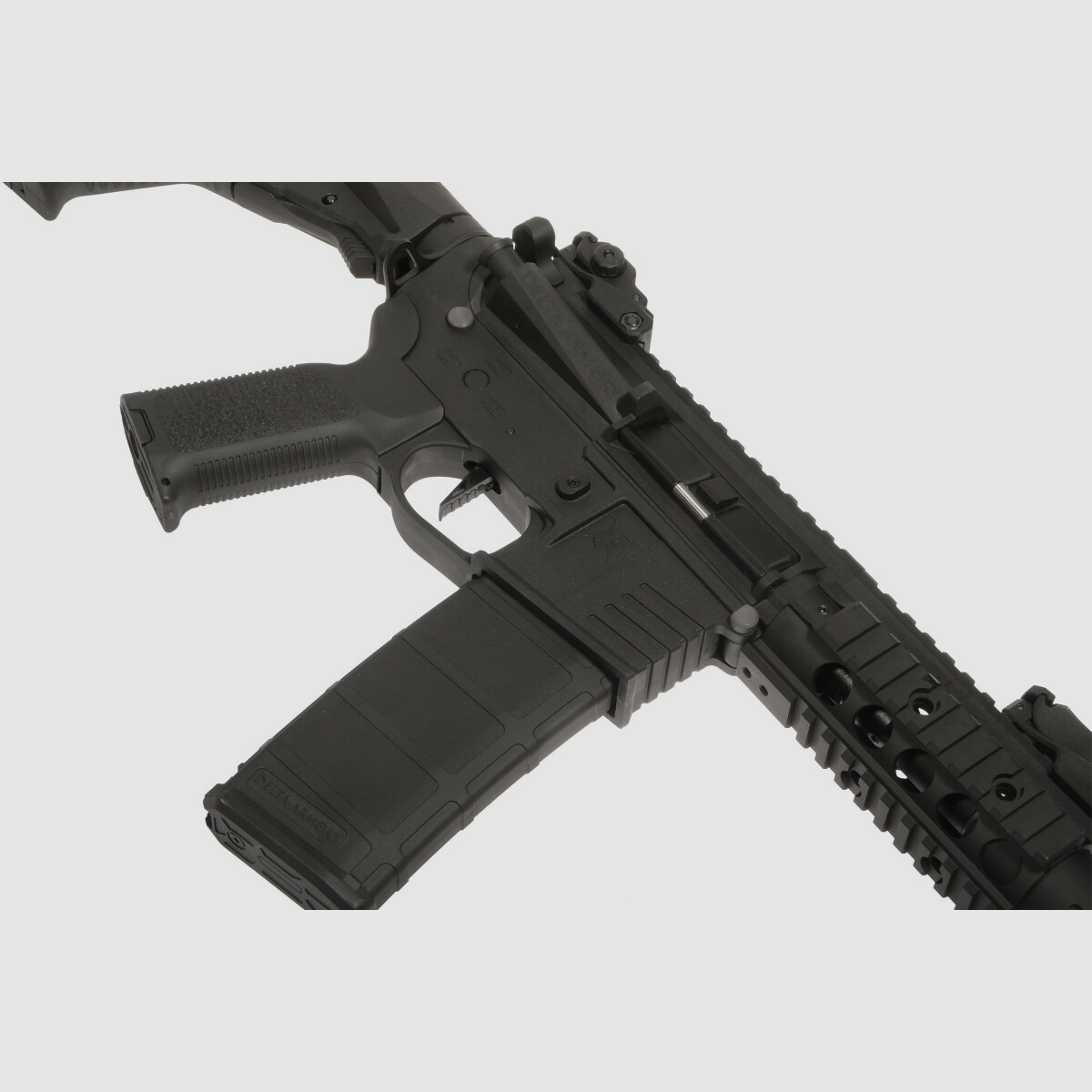 AR15 SilentOps CQB BRAVO EAGLE ETU Nero S-AEG Fucile Airsoft Libero da 18 Anni | Delta Armory