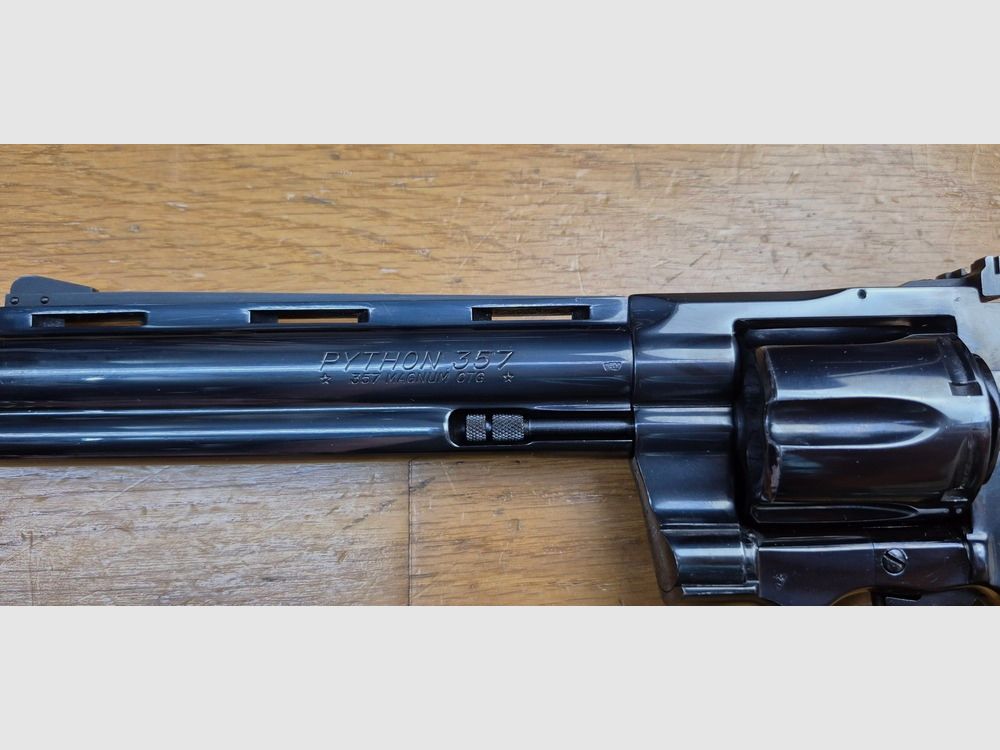 DEPOSITO – Splendido Colt Python 357 Magnum – canna da 6 pollici – Arma per principianti degli anni '80 con finiture di alta qualità – Poco utilizzata – Ottima occasione – Stato più che eccellente – TBE++, immagine 1 di 20