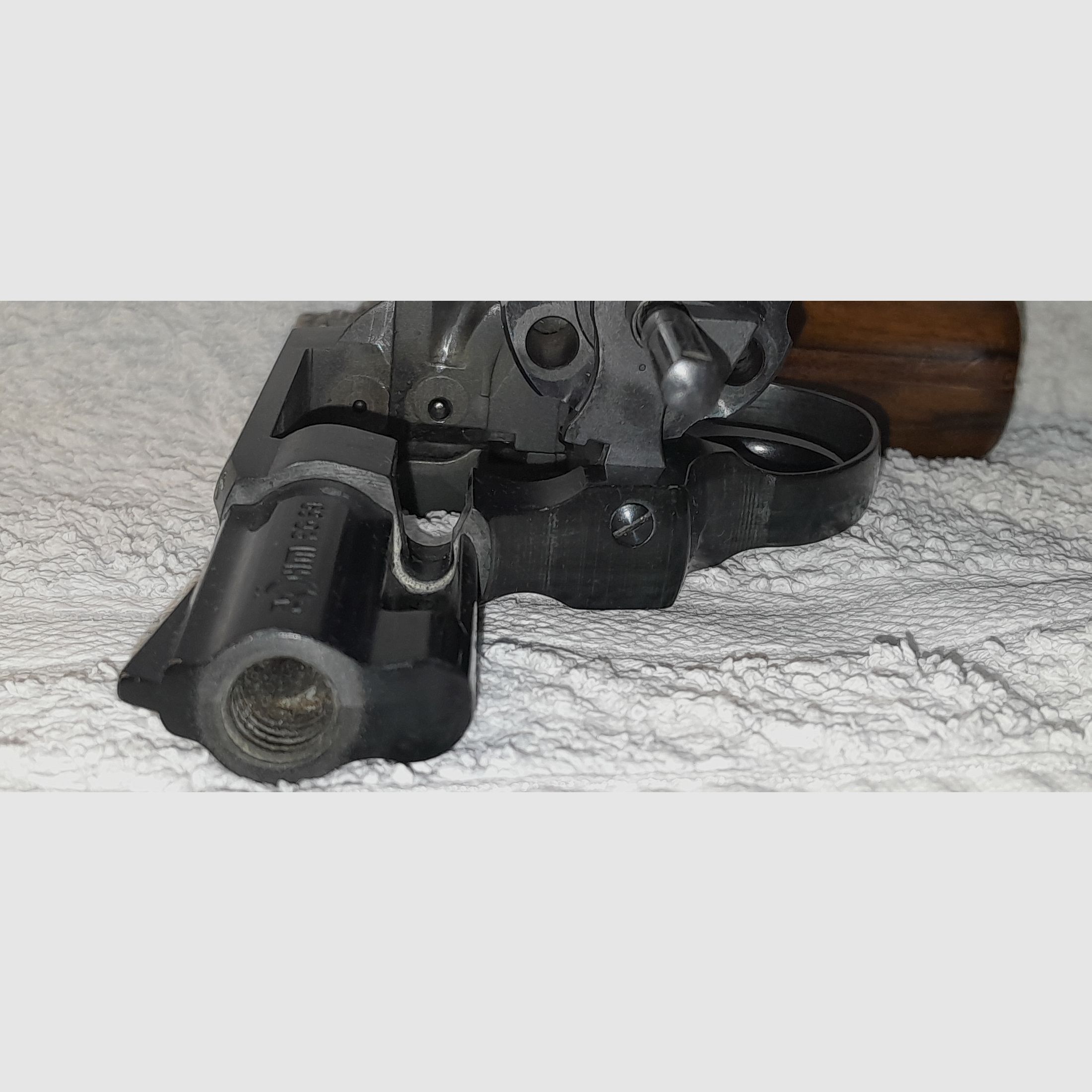 Röhm RG 69 blank firing revolver with steel cylinder and real wood grip, incl. 48 pieces of blank cartridges