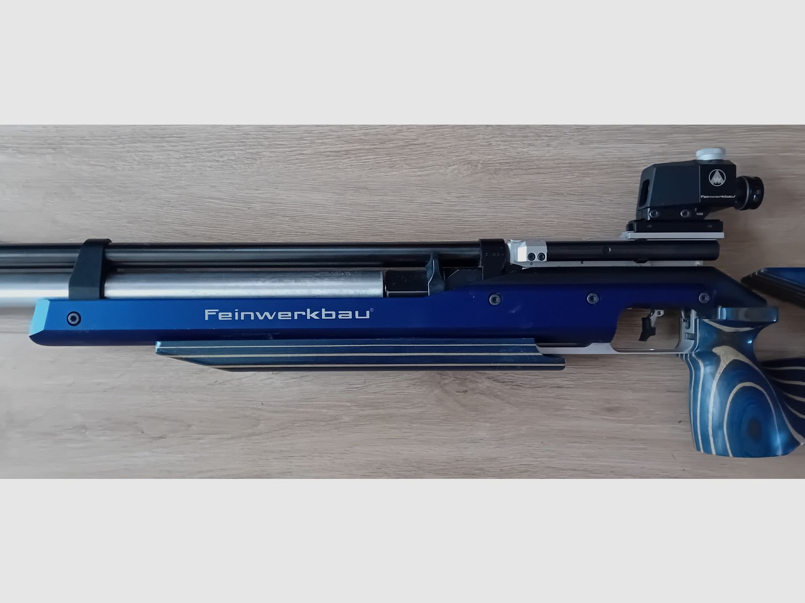 Press - Luftgewehr Feinwerkbau P 70 ALU - Links - Schaft