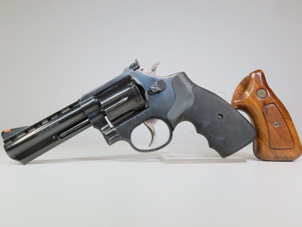 Taurus 689 en 4 pouces