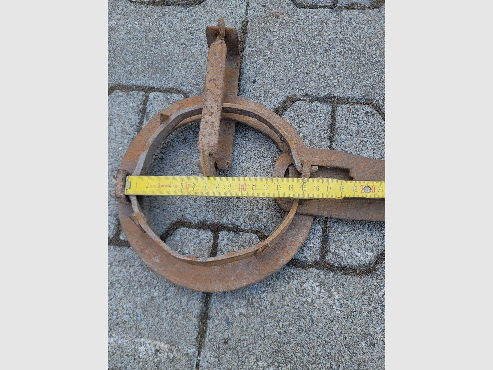 Fangeisen Dekoration ca. 15cm Durchmesser und ca. 46cm Gesamtlänge, kleines Fangeisen für Sammler