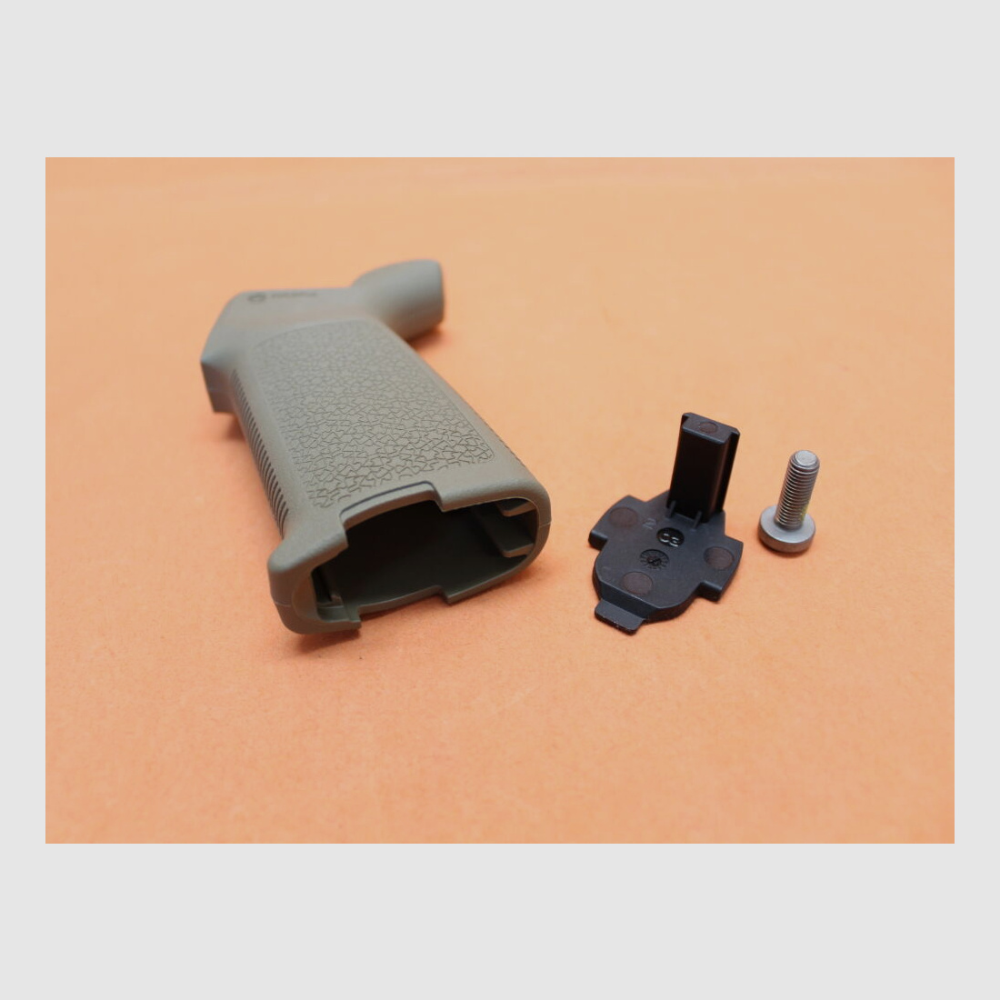 Magpul AR-15: Pistol Grip Magpul MOE (MAG415-FDE) Polymer Flat Dark Earth