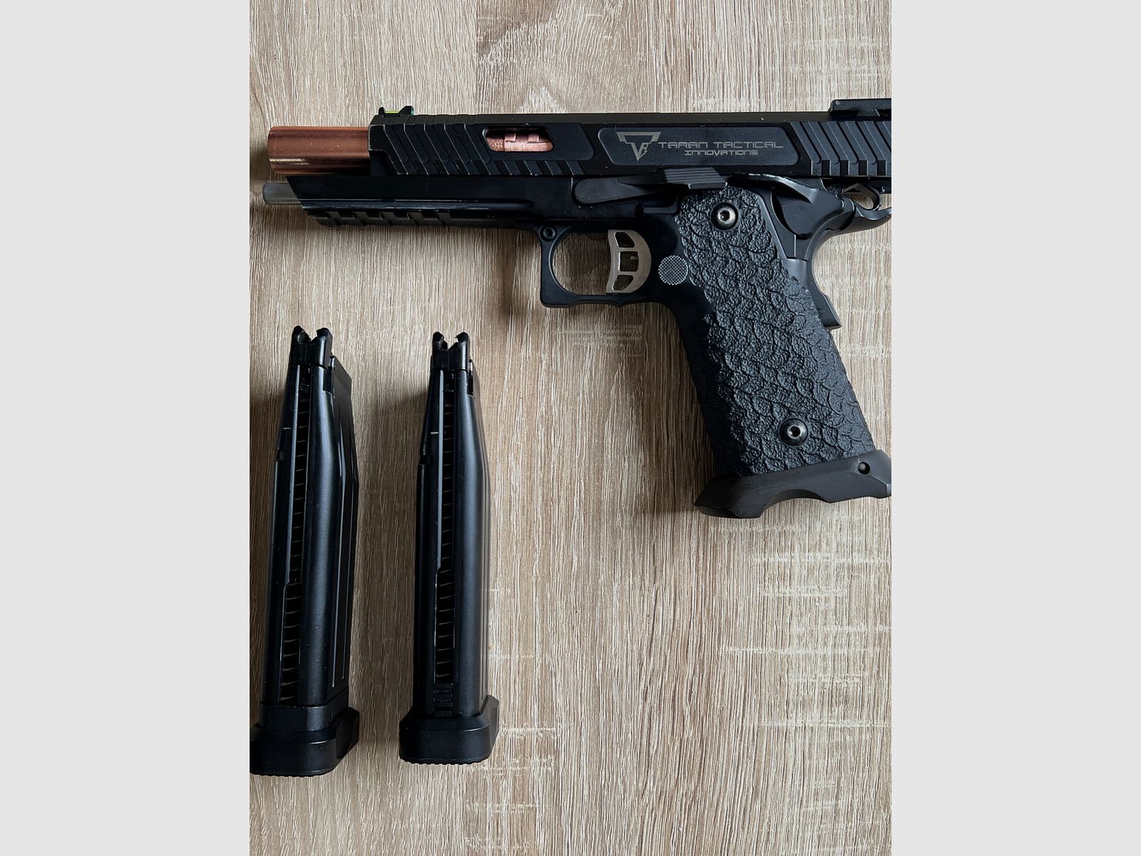 Combat Master 2011 par EMG