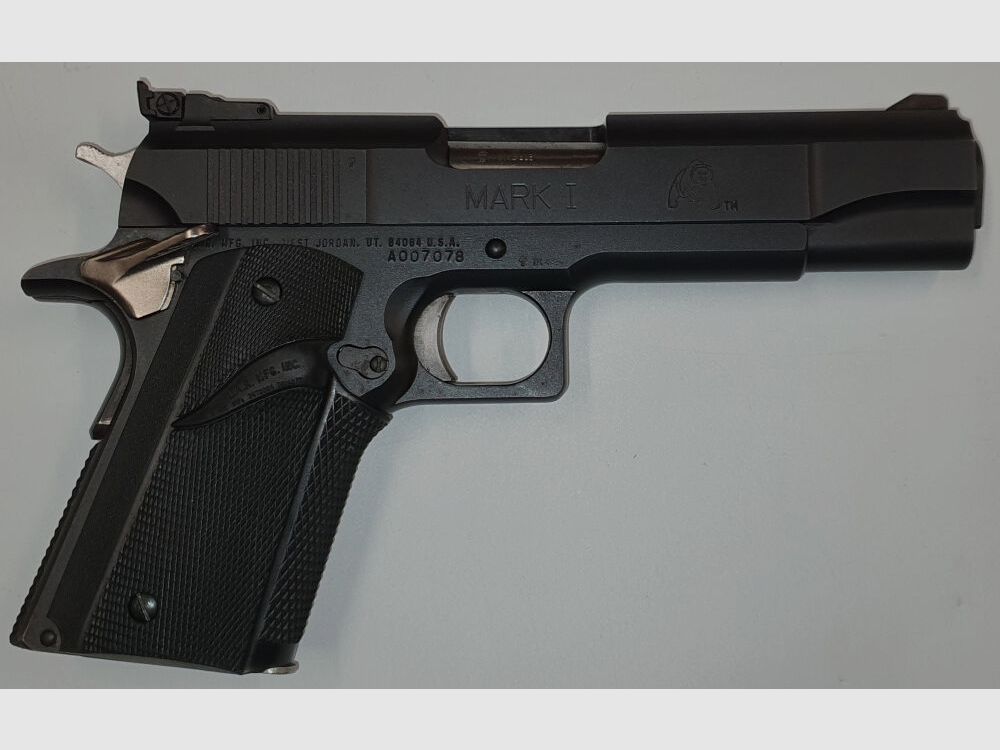 L.A.R. Manufacturing Inc. Pistola semiautomatica LAR GRIZZLY WIN MAG MARK I in calibro .45WinMag.