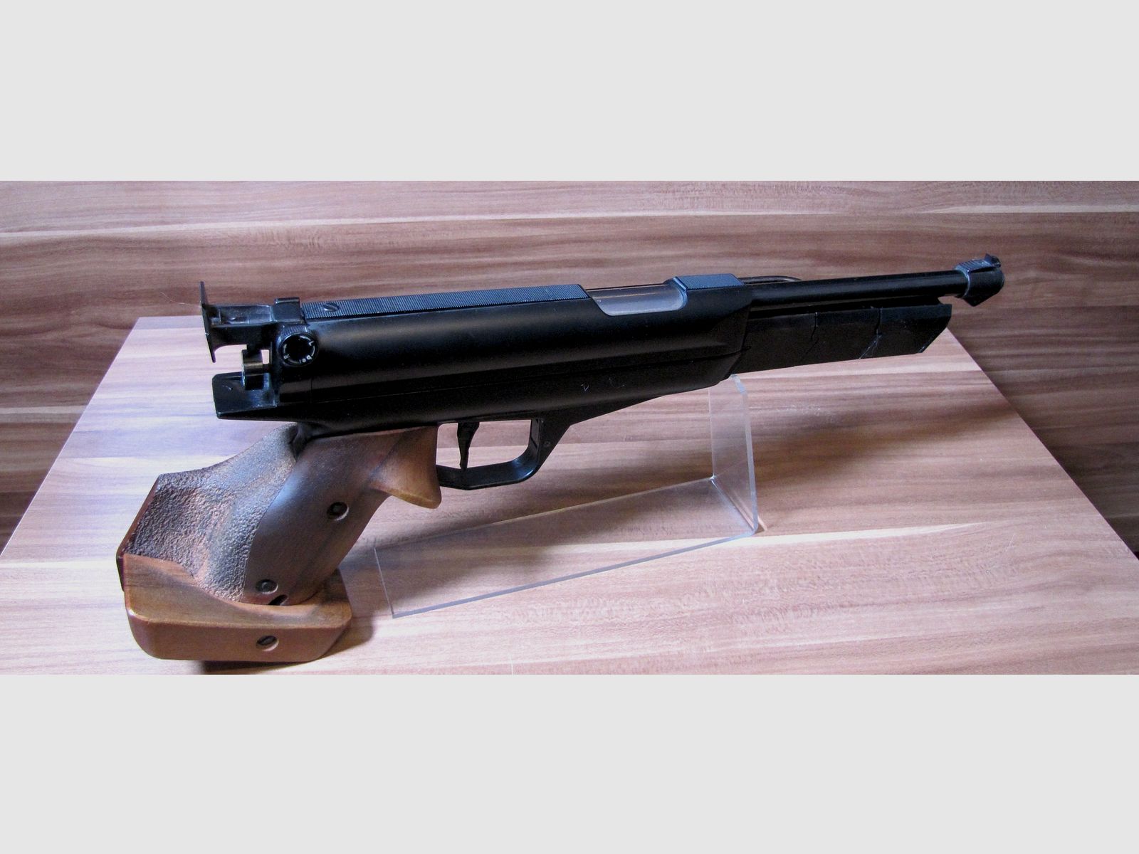 Match air pistol Feinwerkbau 80