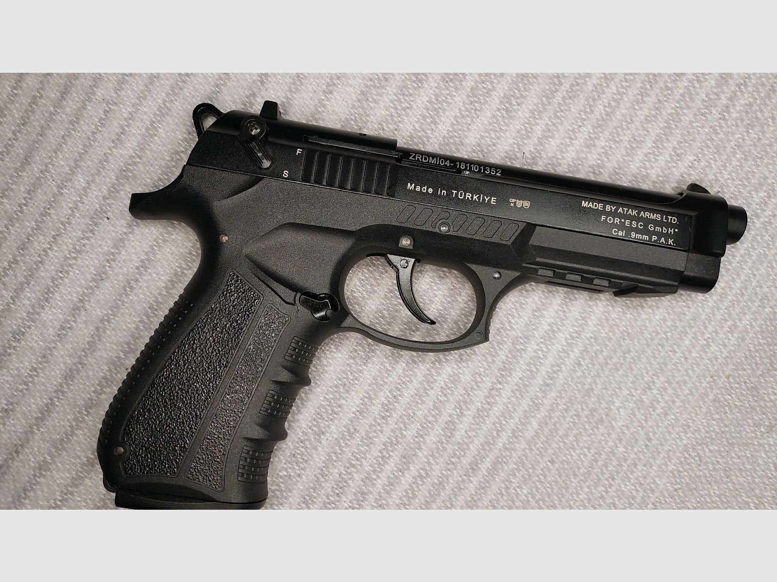 Zoraki 918 9mm P.A.K. schwarz (PTB 1024) mit zwei Magazinen