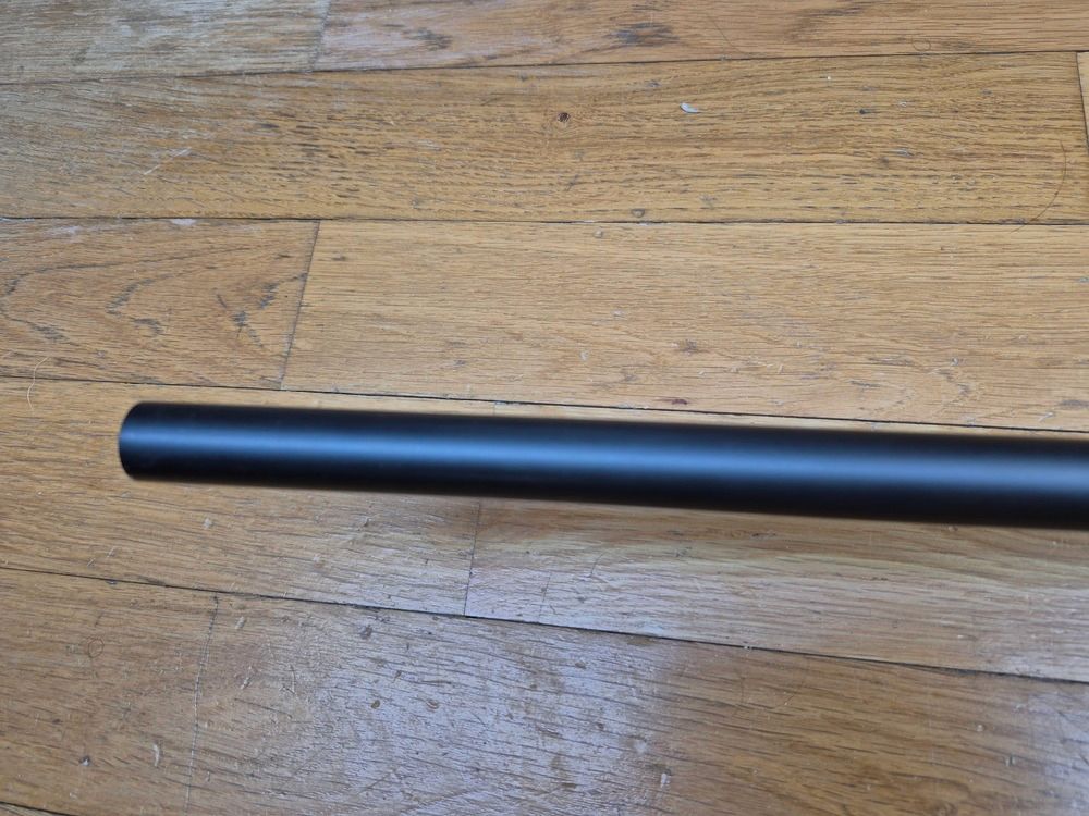 Wunderschöne Winchester 1895 – Furchtbares Kaliber 30.06 – Sonderanfertigung zum Jubiläum von Miroku für Winchester – In originaler Box in perfektem Zustand – Wunderschönes handgeriffeltes Holz – Rocailles-Gravuren auf perfektem Brünierung – Sehr schöne Markierungen von „echter“ Winchester – Lauf und Mechanik perfekt! – Waffe neu!, Bild 22 von 32