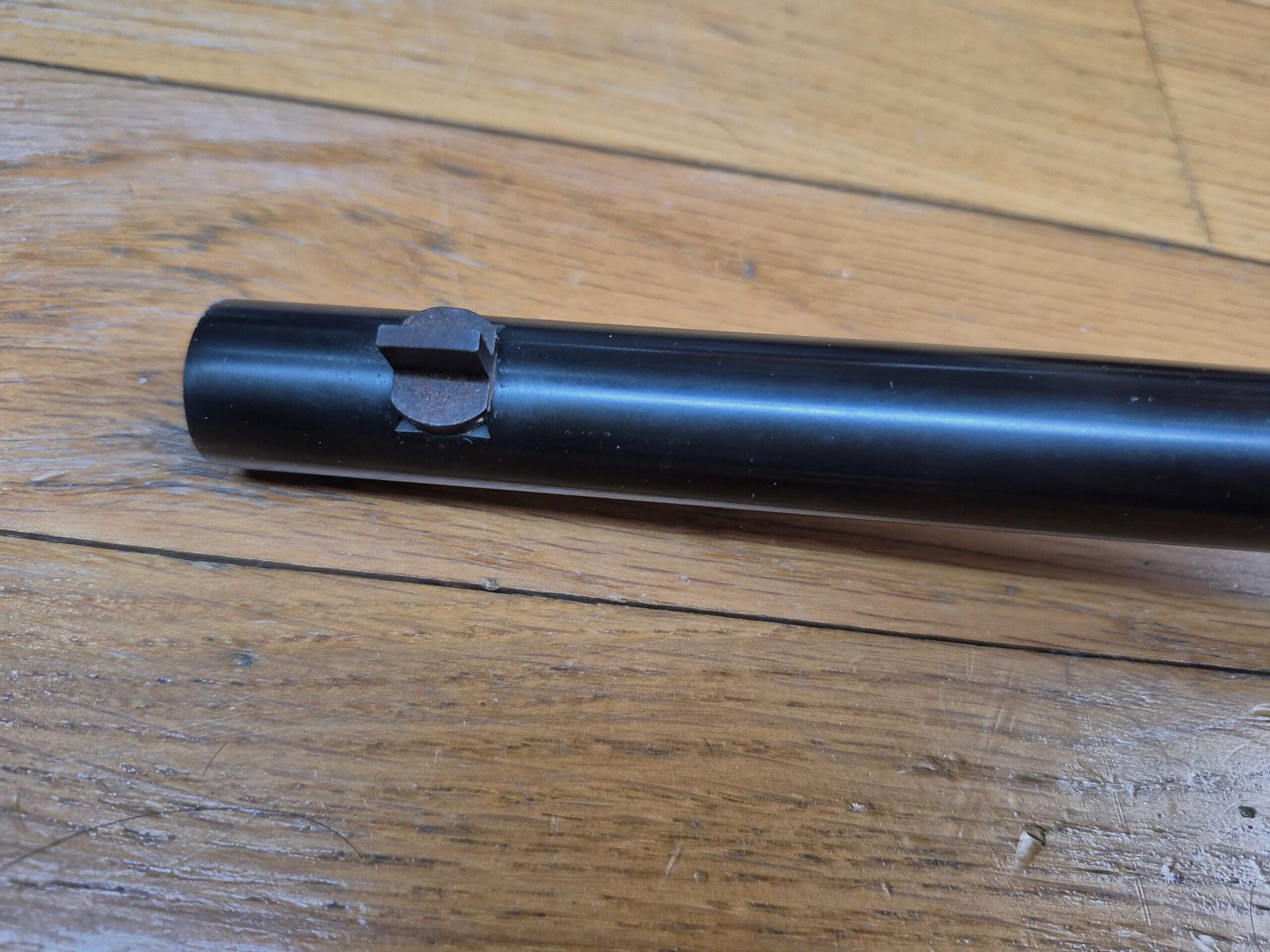 Wunderschöne Springfield Trapdoor Repetierbüchse Modell 1873 – Offiziersmodell – US-Herstellung von Harrington & Richardson – Waffe von 1973 – Kaliber 45-70 Gvt – Die Waffe von Little Big Horn – Hervorragende Verarbeitung – Hochwertiges Holz und marmorierte Metallteile – Mechanik in Top-Zustand – Neuer 22 Zoll Lauf – TBE+++, Bild 27 von 39