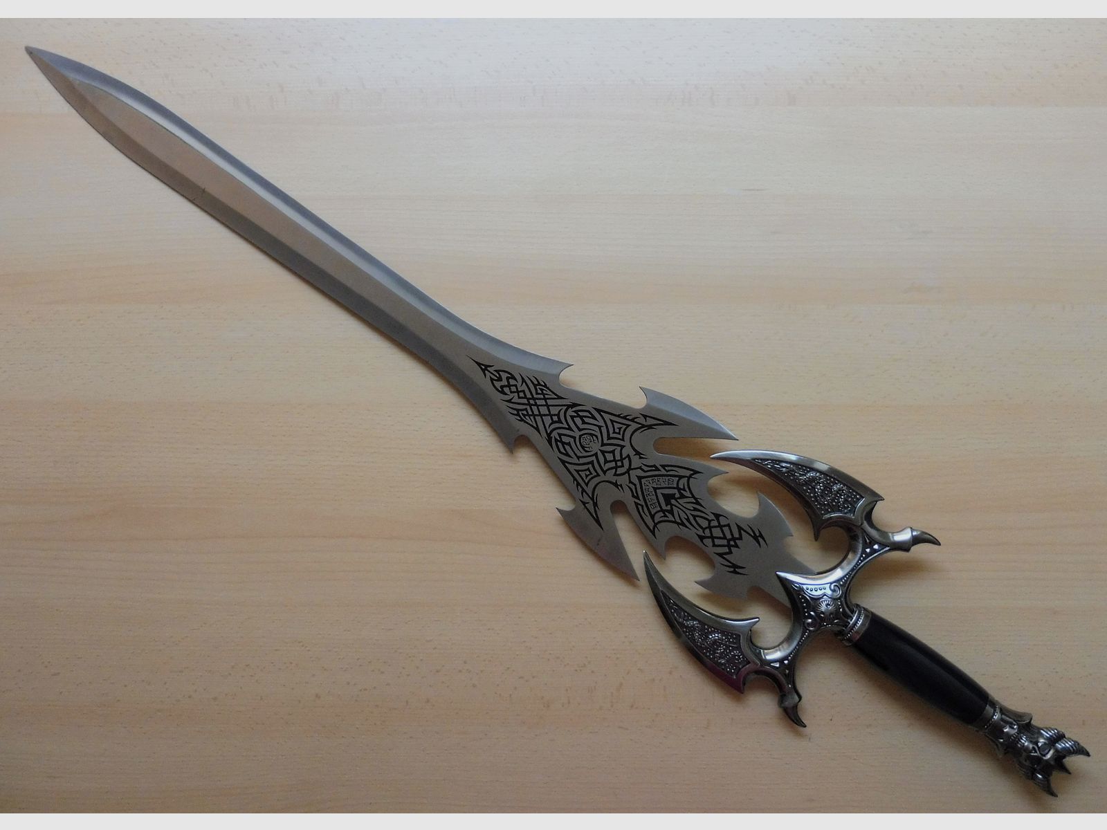 Spada dell'Oscurità" / "Sword of Darkness" replica? Artista fantasy Kit Rae Kilgorin / "La storia delle spade degli Antichi"?