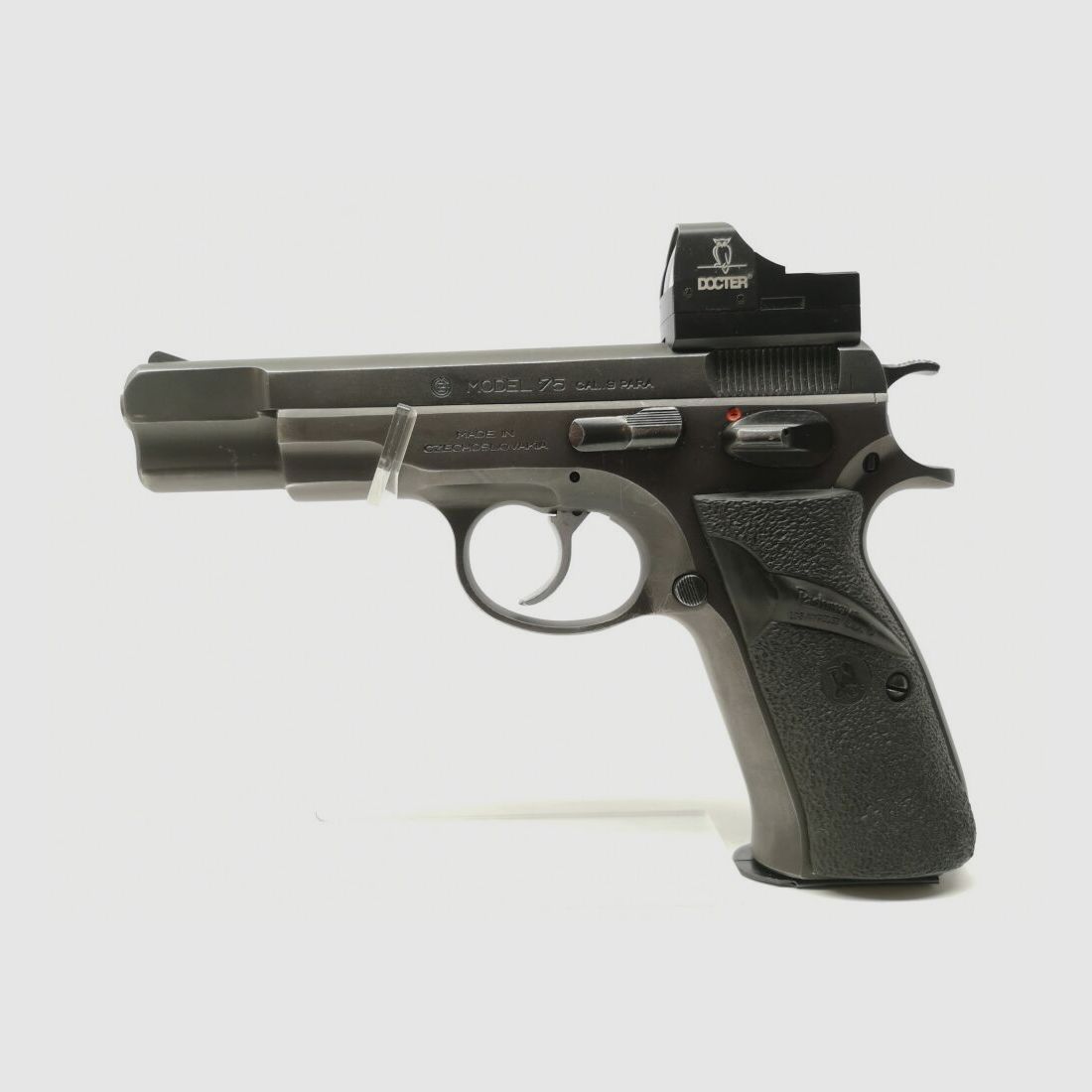 CZ Uhersky Brod Mod. 75 con WS "Kadet" e Docter Sight
