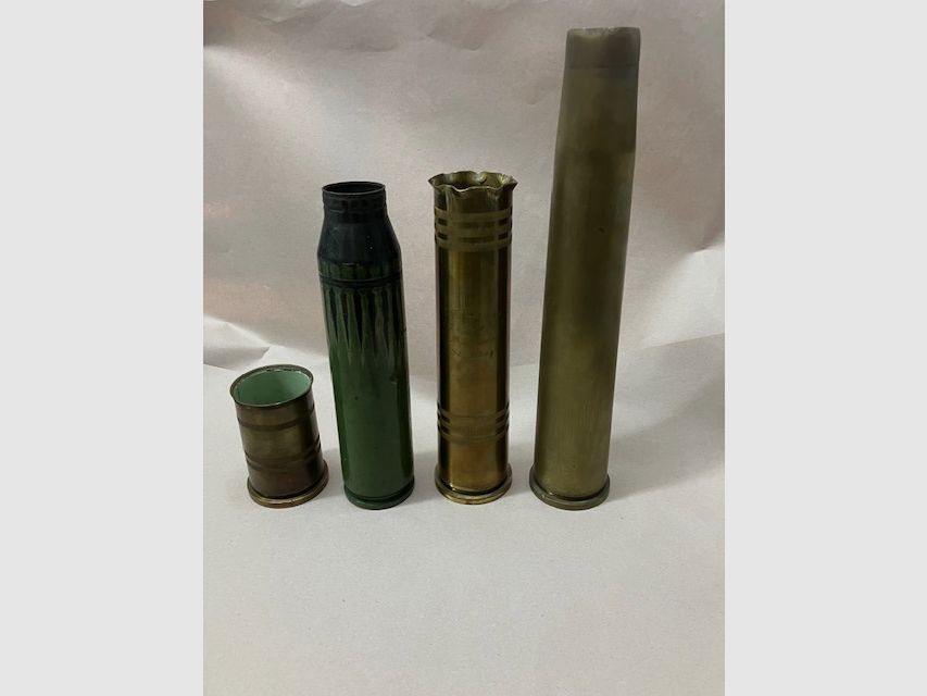 Konvolut Deko Panzerhülsen, Messinghülsen, Messingevase, Blumenvase 