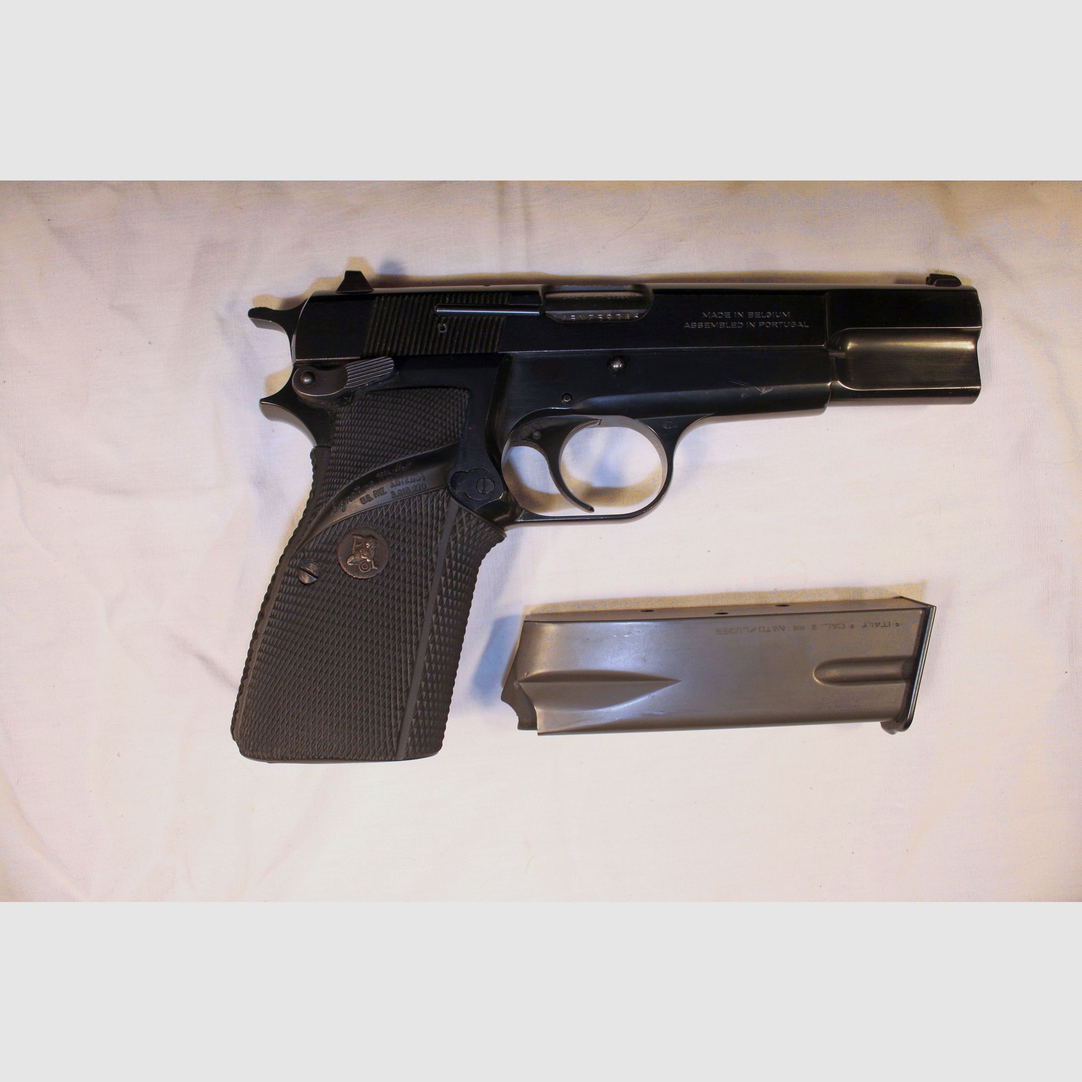 Pistole FN Highpower.