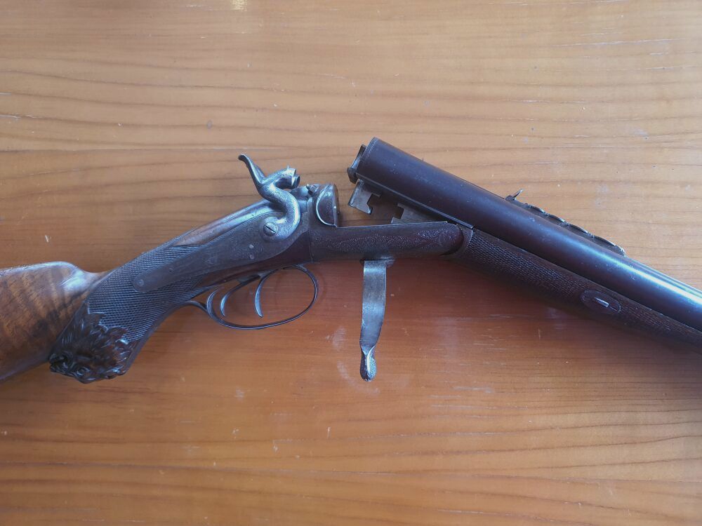R.Hughes Cape Gun