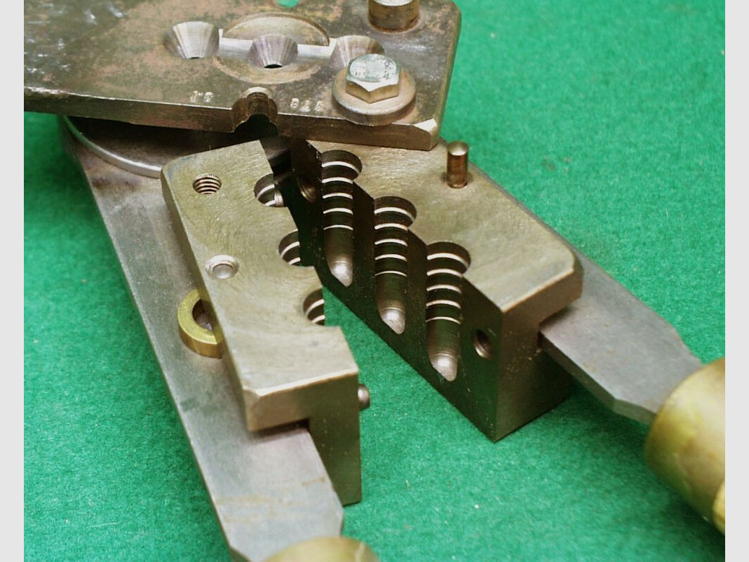 Gießkokille 3-fach mit Griffzange .376, gebraucht