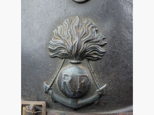 Casque modèle Adrian 1915 – Infanterie coloniale en 1915-1918 – Complet coiffe du 1er type et jugulaire – TBE +