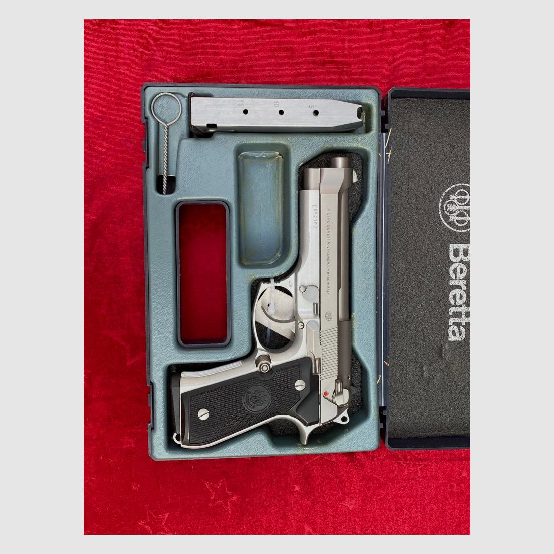 Like-new Beretta 92 FS INOX; cal. 9mm Luger (9 x 15 mm)