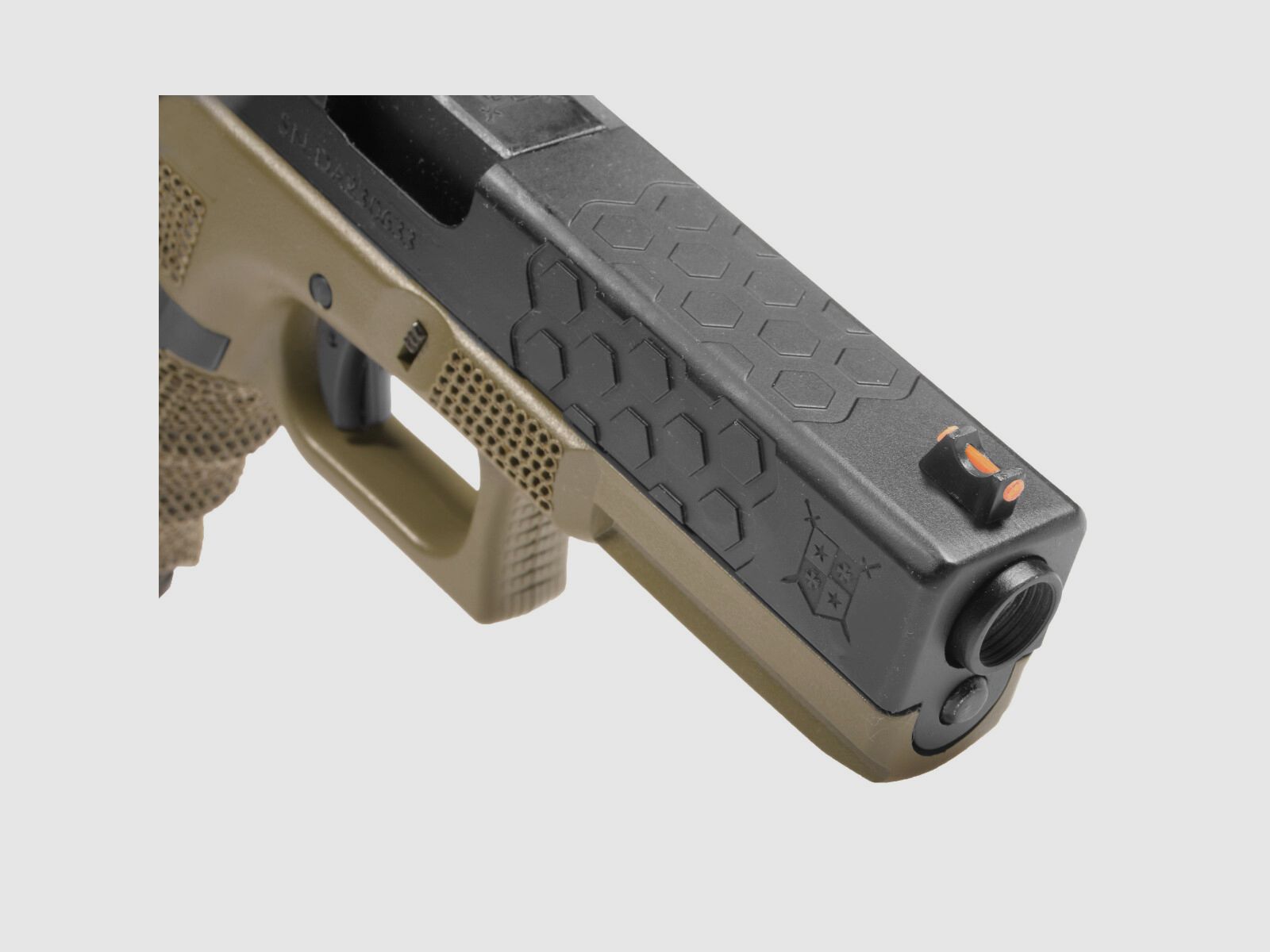 P03 GBB Airsoft Pistole mit Grip Stippling in Oliv | Delta Armory