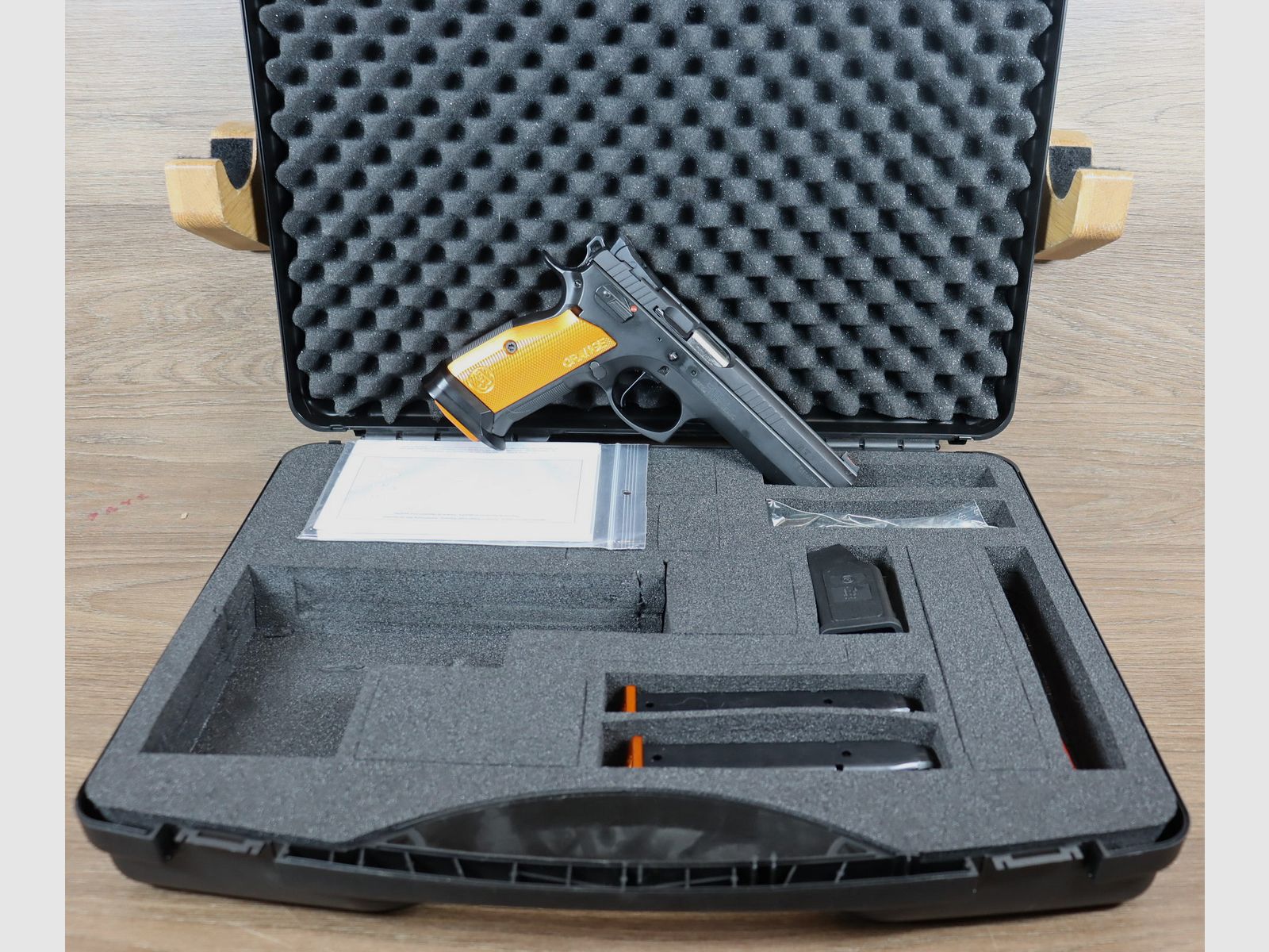 CZ75 Tactical Sport, Orange, Bild 3 von 3
