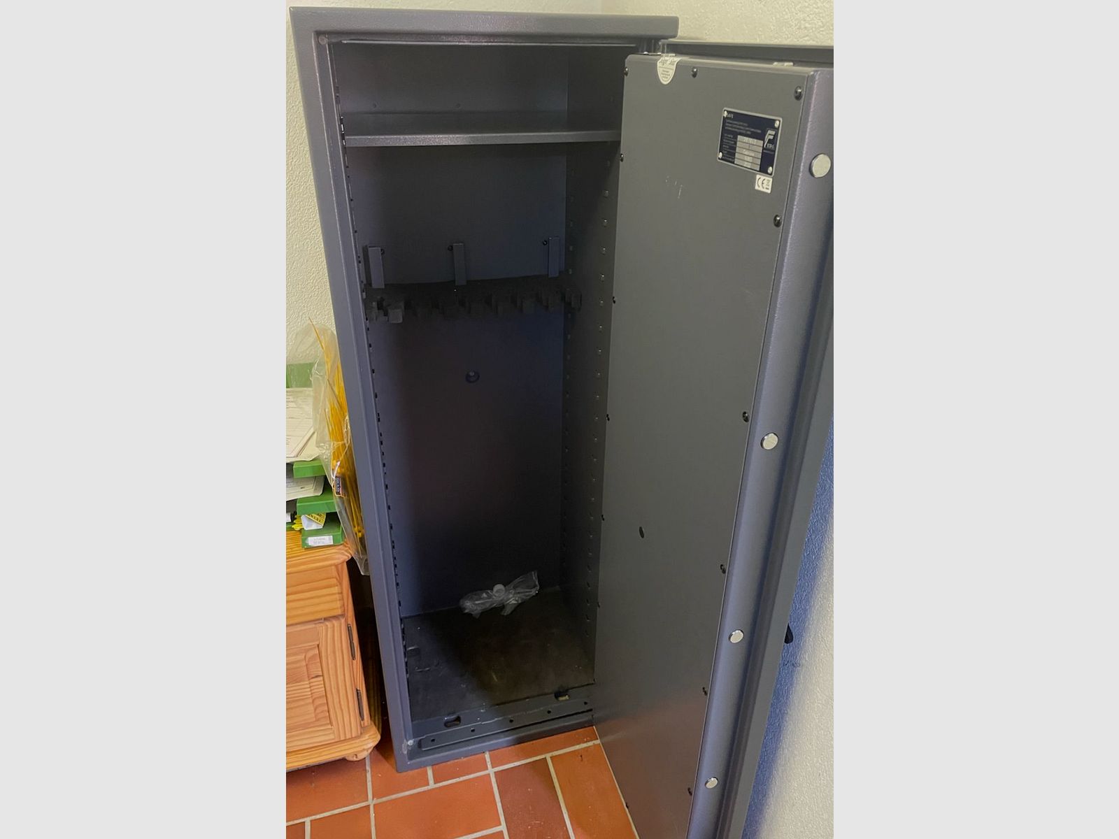 Waffenschrank Gun Safe 1-8 (Capriolo), Farbe: RAL 7024 (graphitgrau) 