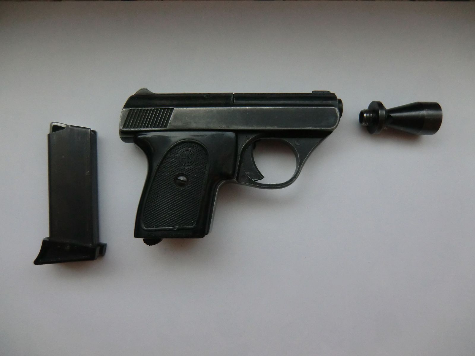 HS  Mod. 5A  8mm Taschenpistole 6 Schuss Magazin  PTB 100  Beschuss: 1979 mit Pyrobecher